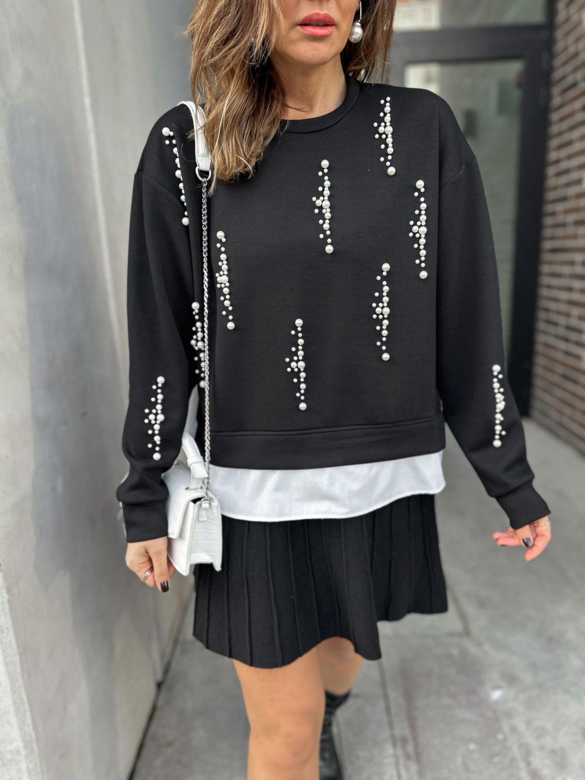 Siyah İncili Gömlek Detaylı Sweatshirt