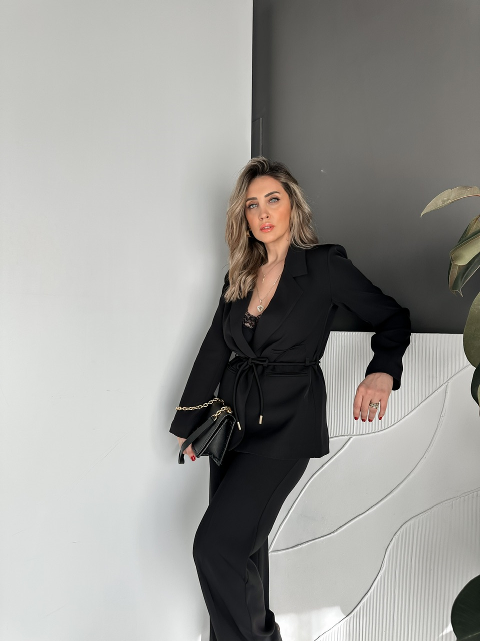 Siyah İp Kemerli Şık Takım