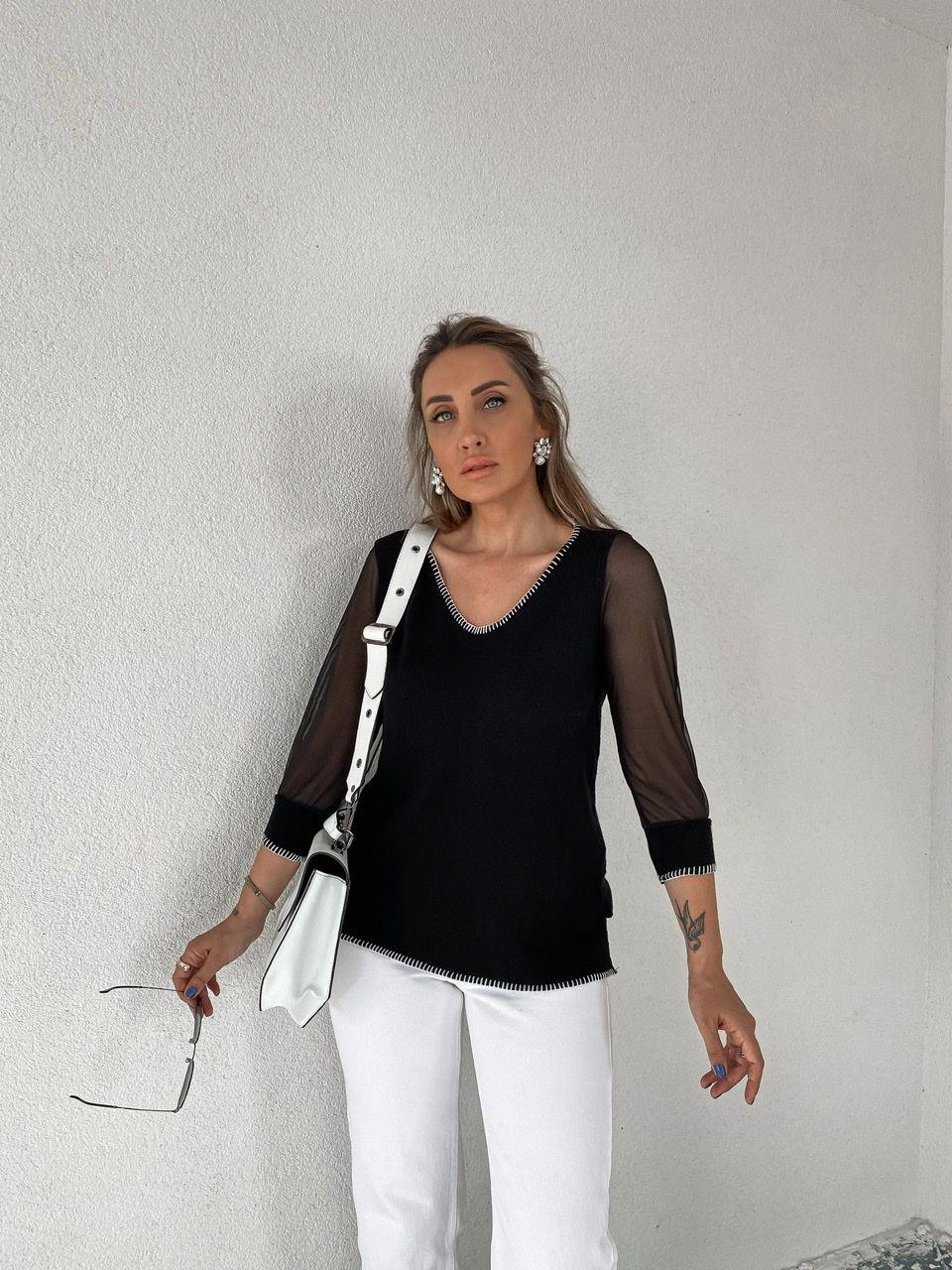 Siyah İşlemeli Kolları Tüllü Triko