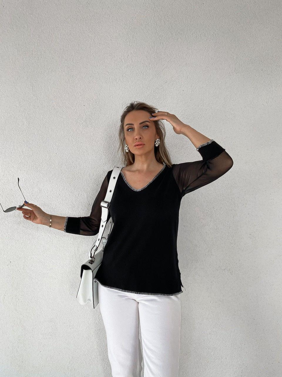 Siyah İşlemeli Kolları Tüllü Triko