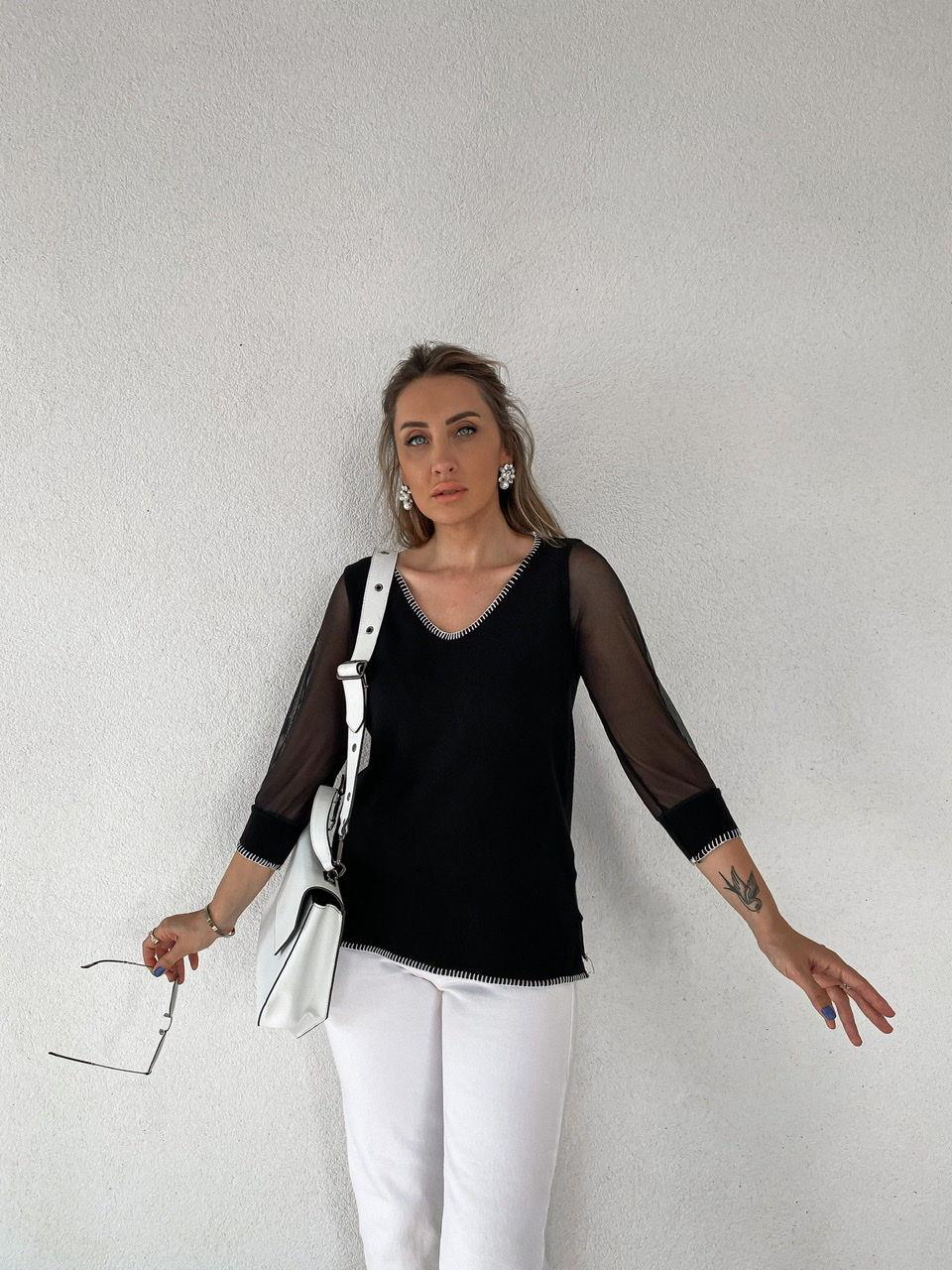 Siyah İşlemeli Kolları Tüllü Triko