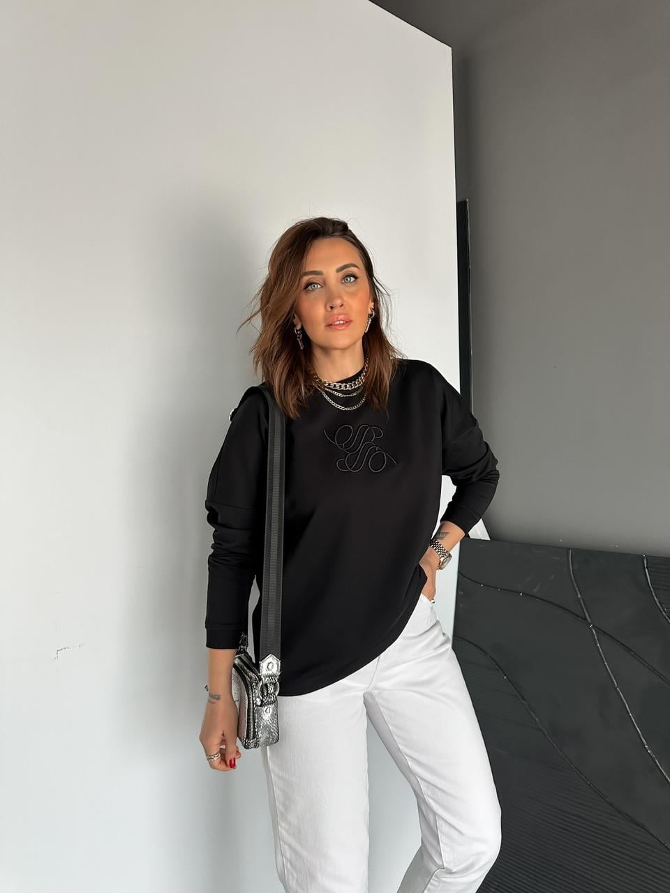 Siyah Kabartma Logolu Sweatshirt