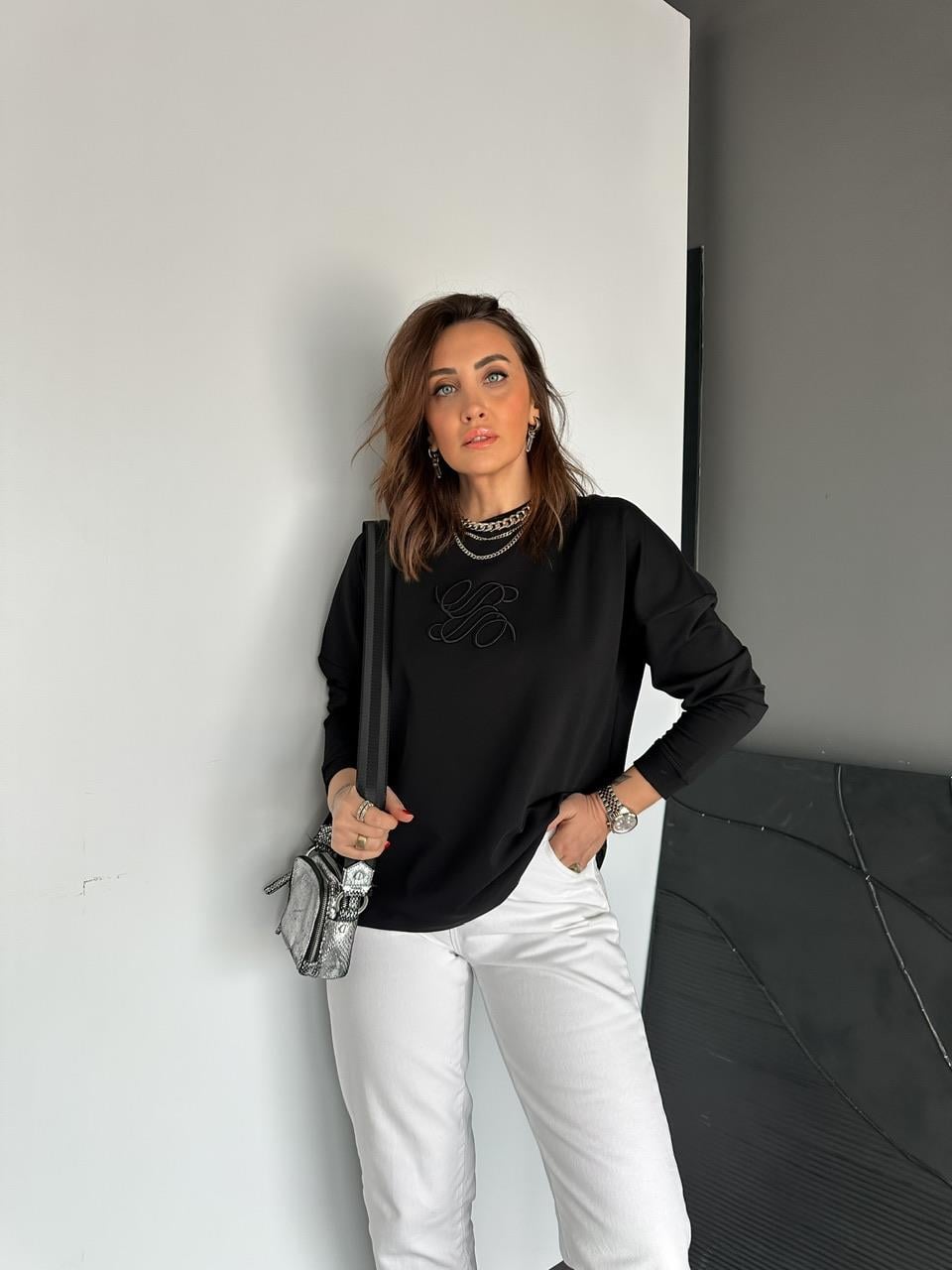 Siyah Kabartma Logolu Sweatshirt