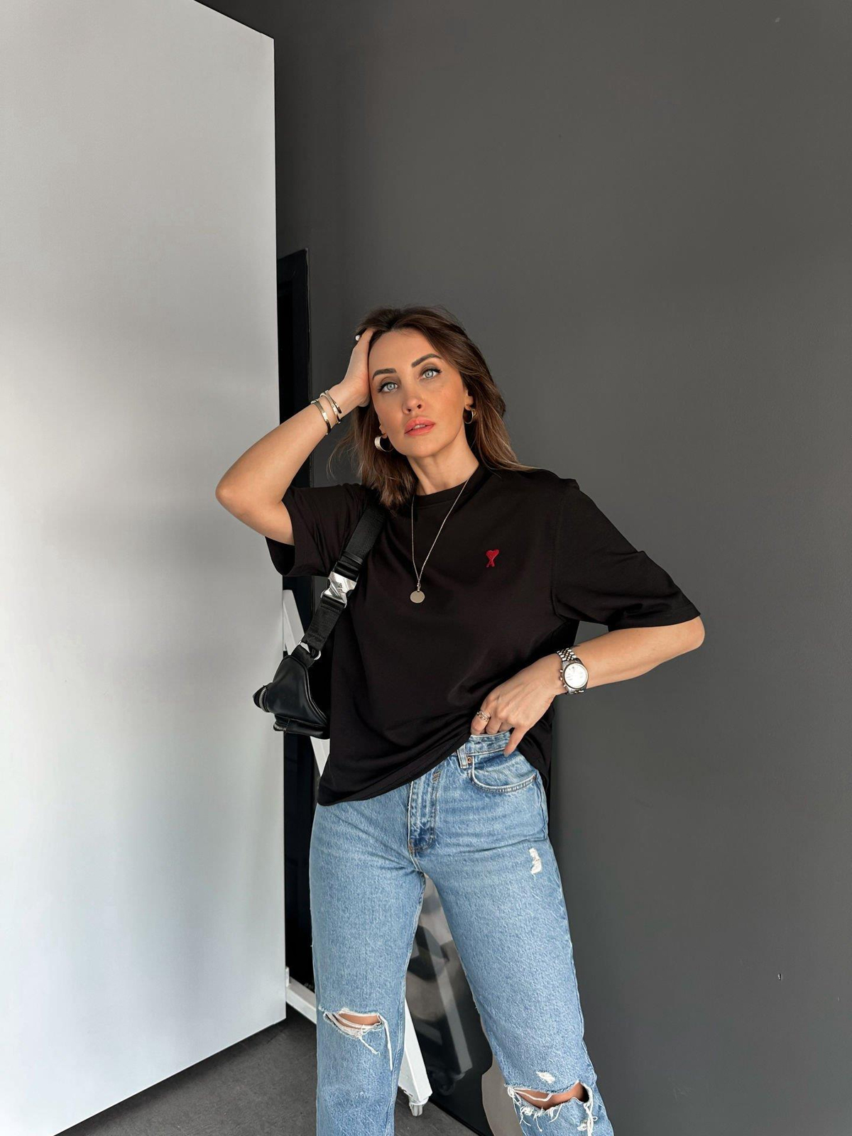 Siyah Kalp İşlemeli Tshirt