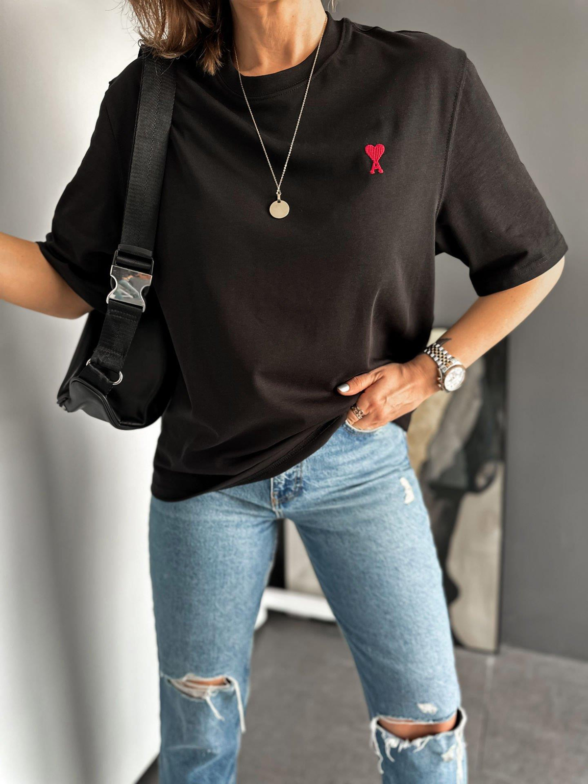 Siyah Kalp İşlemeli Tshirt