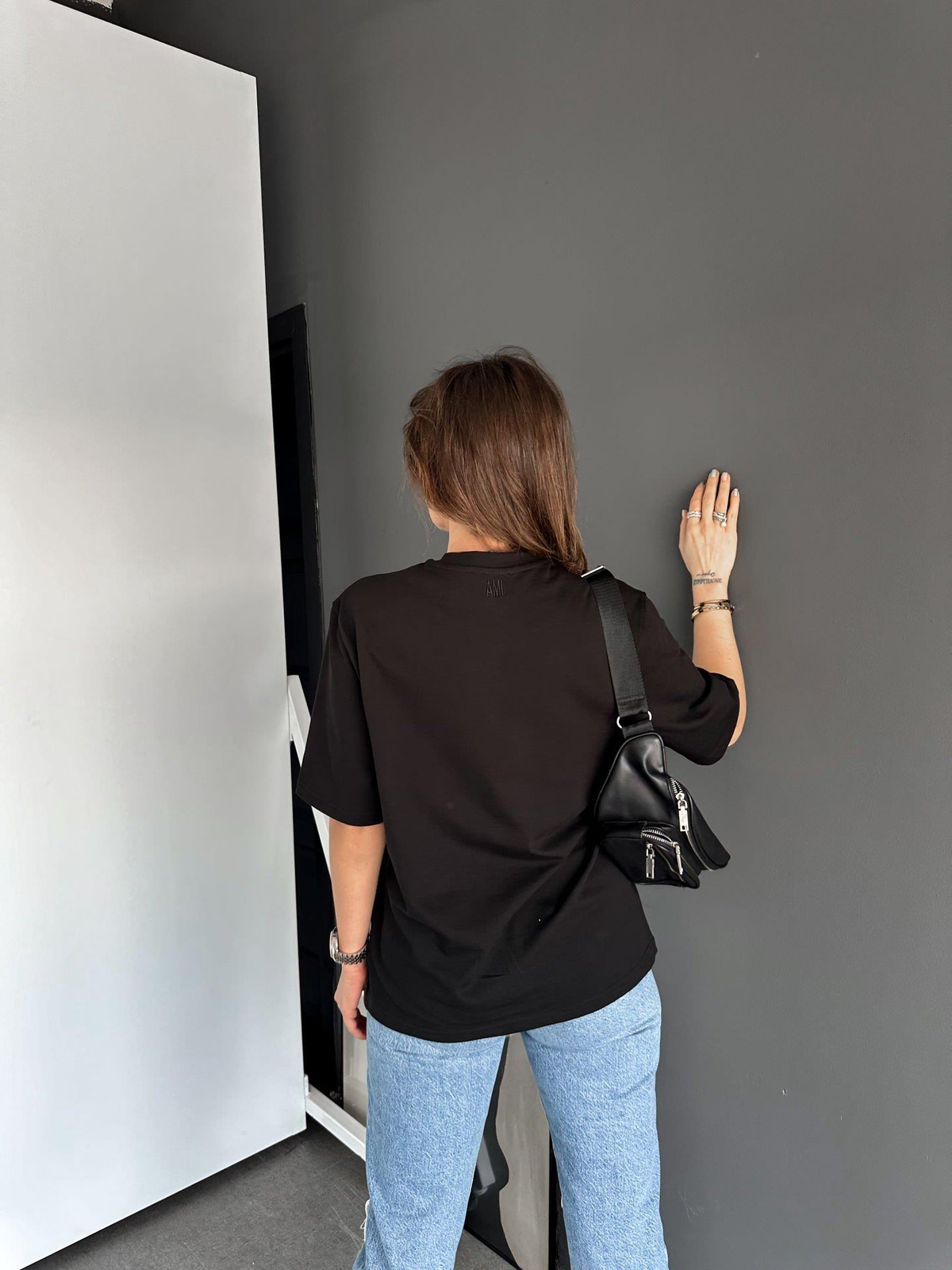 Siyah Kalp İşlemeli Tshirt