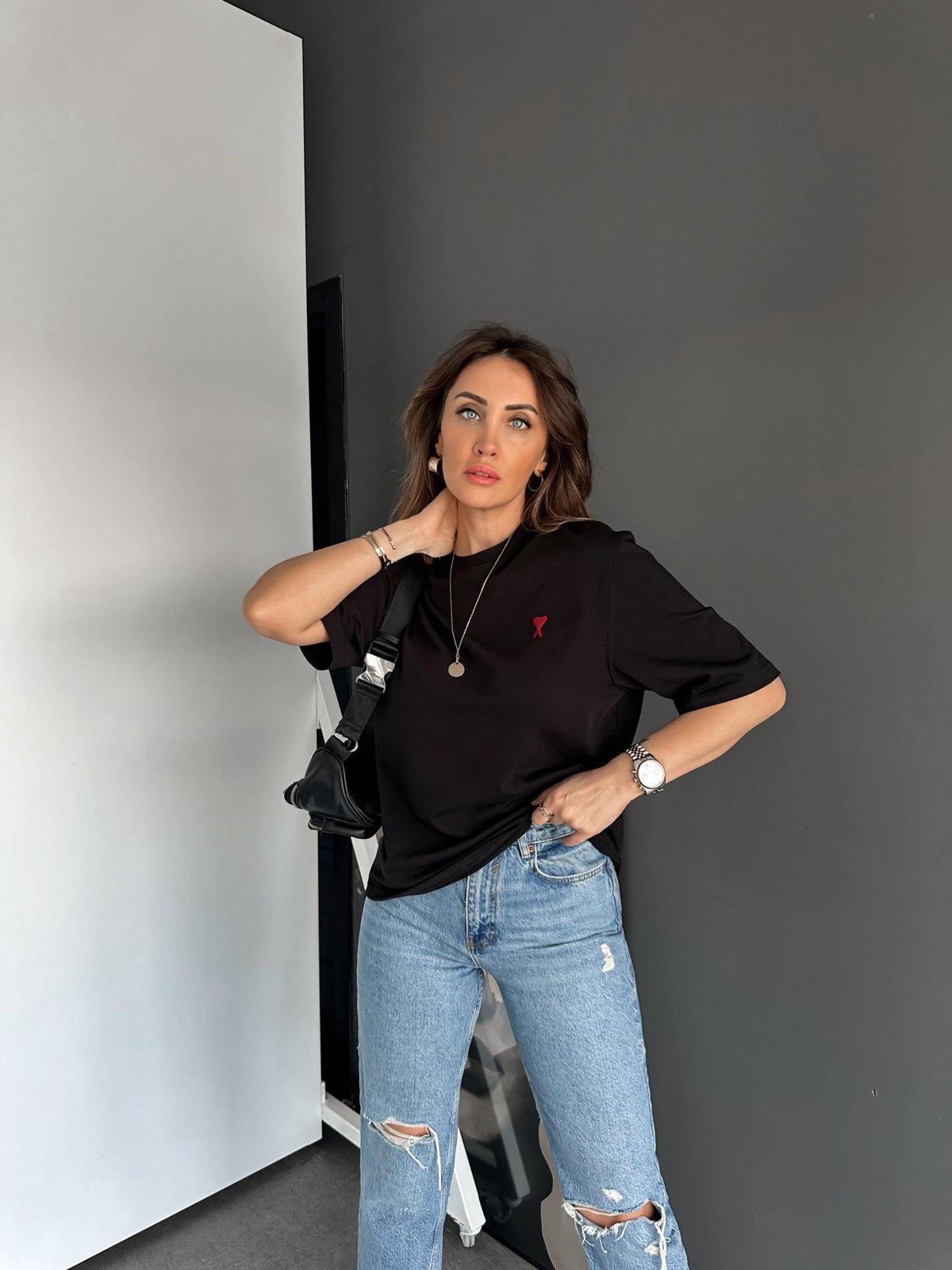 Siyah Kalp İşlemeli Tshirt