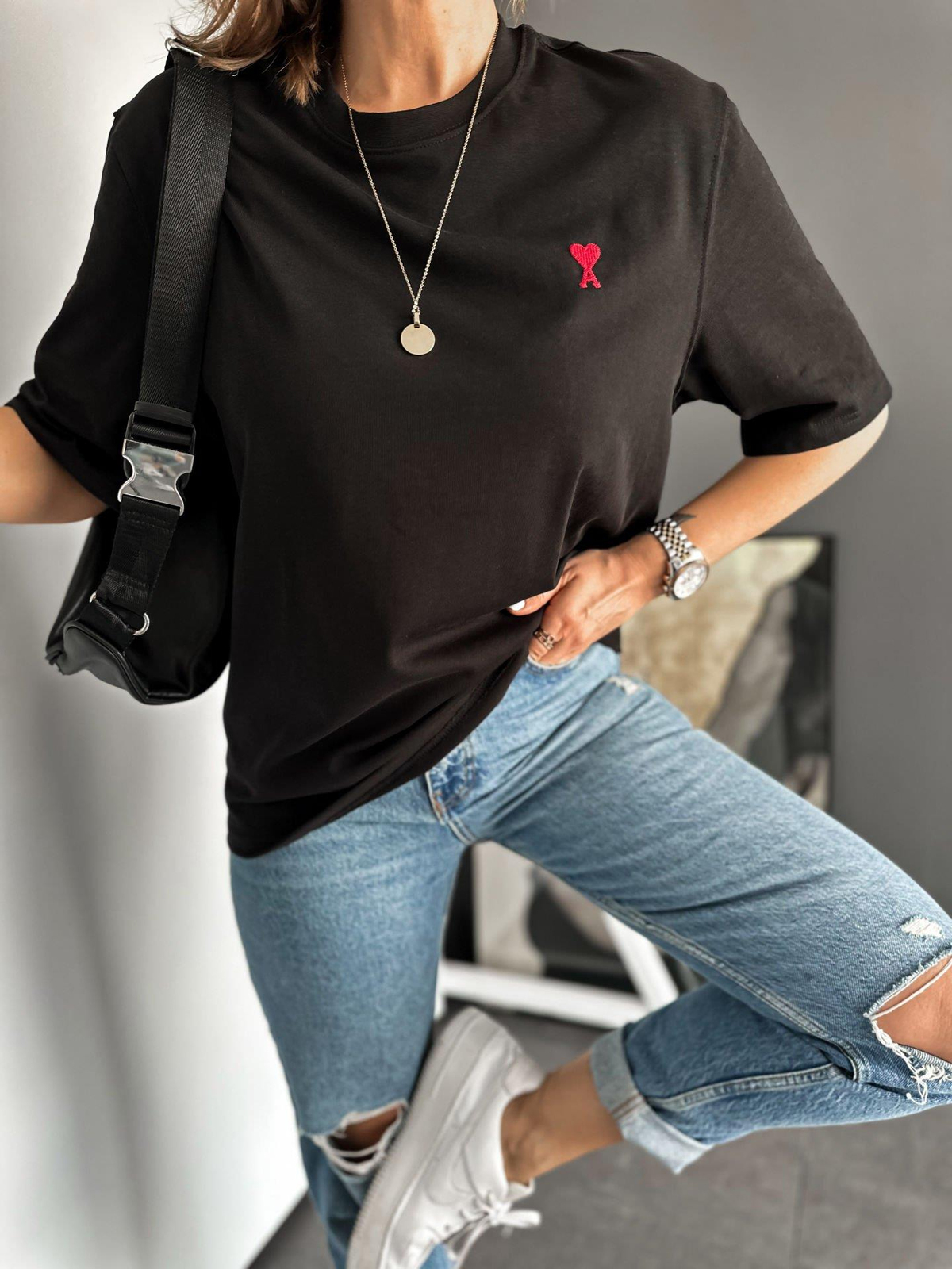 Siyah Kalp İşlemeli Tshirt