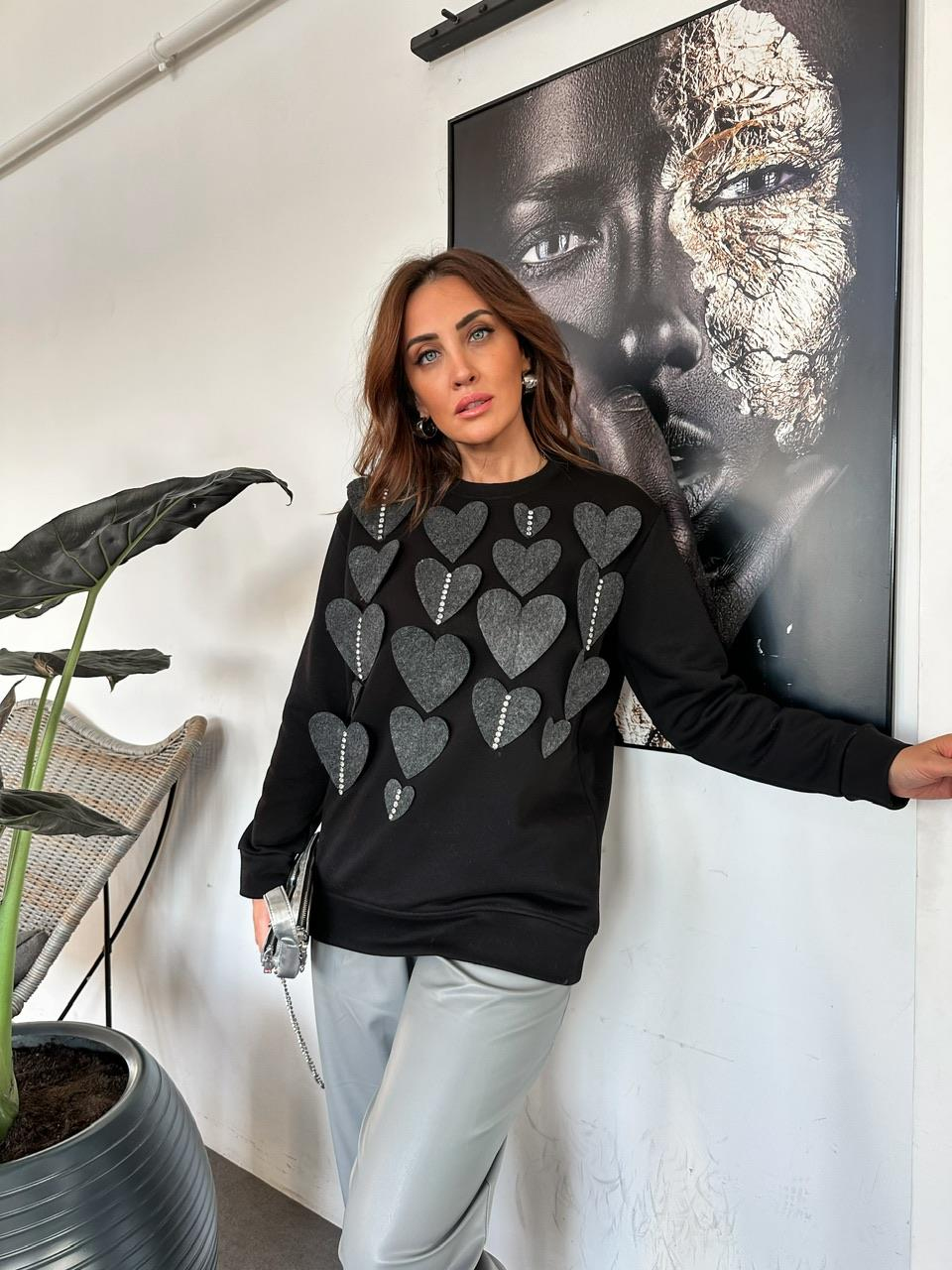 Siyah Kalp Keceli Taşlı Sweatshirt