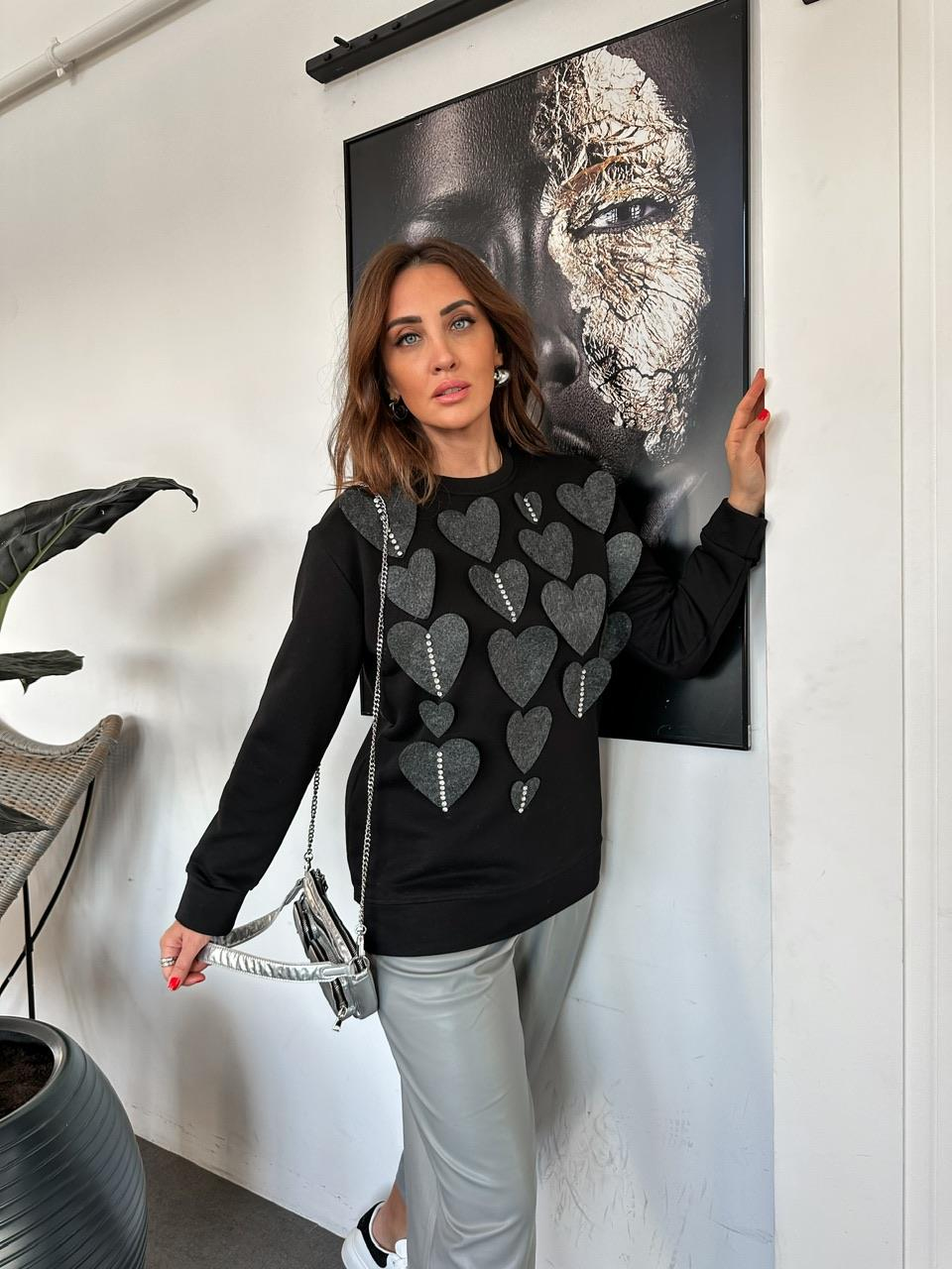 Siyah Kalp Keceli Taşlı Sweatshirt
