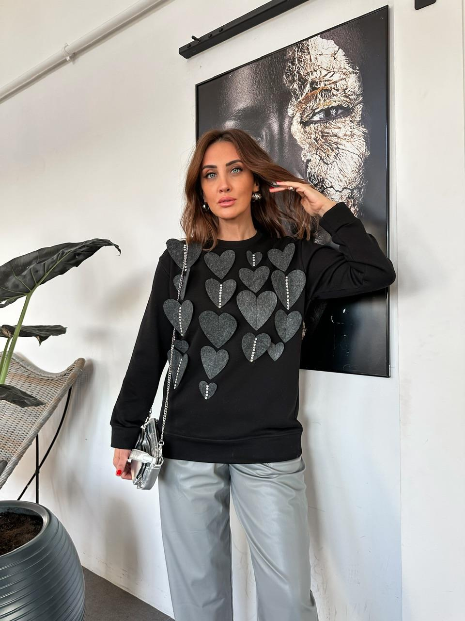 Siyah Kalp Keceli Taşlı Sweatshirt