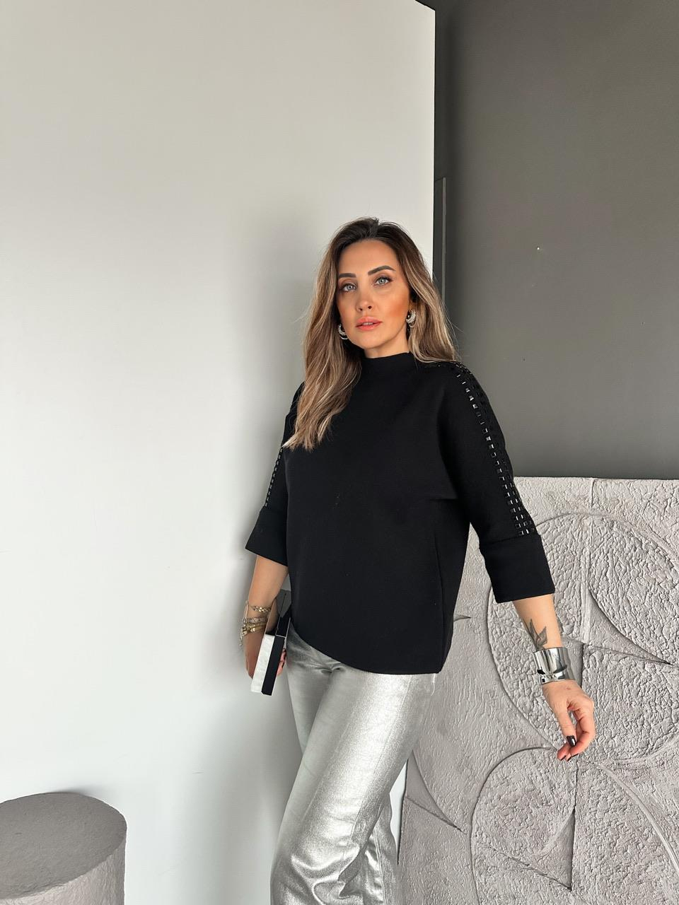 Siyah Kare Taşlı Premium Kazak