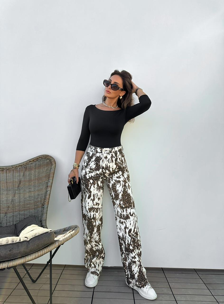 Siyah Kayık Yaka Bodysuit