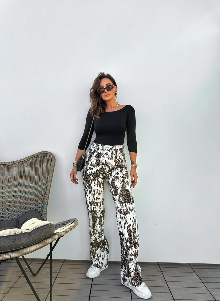 Siyah Kayık Yaka Bodysuit