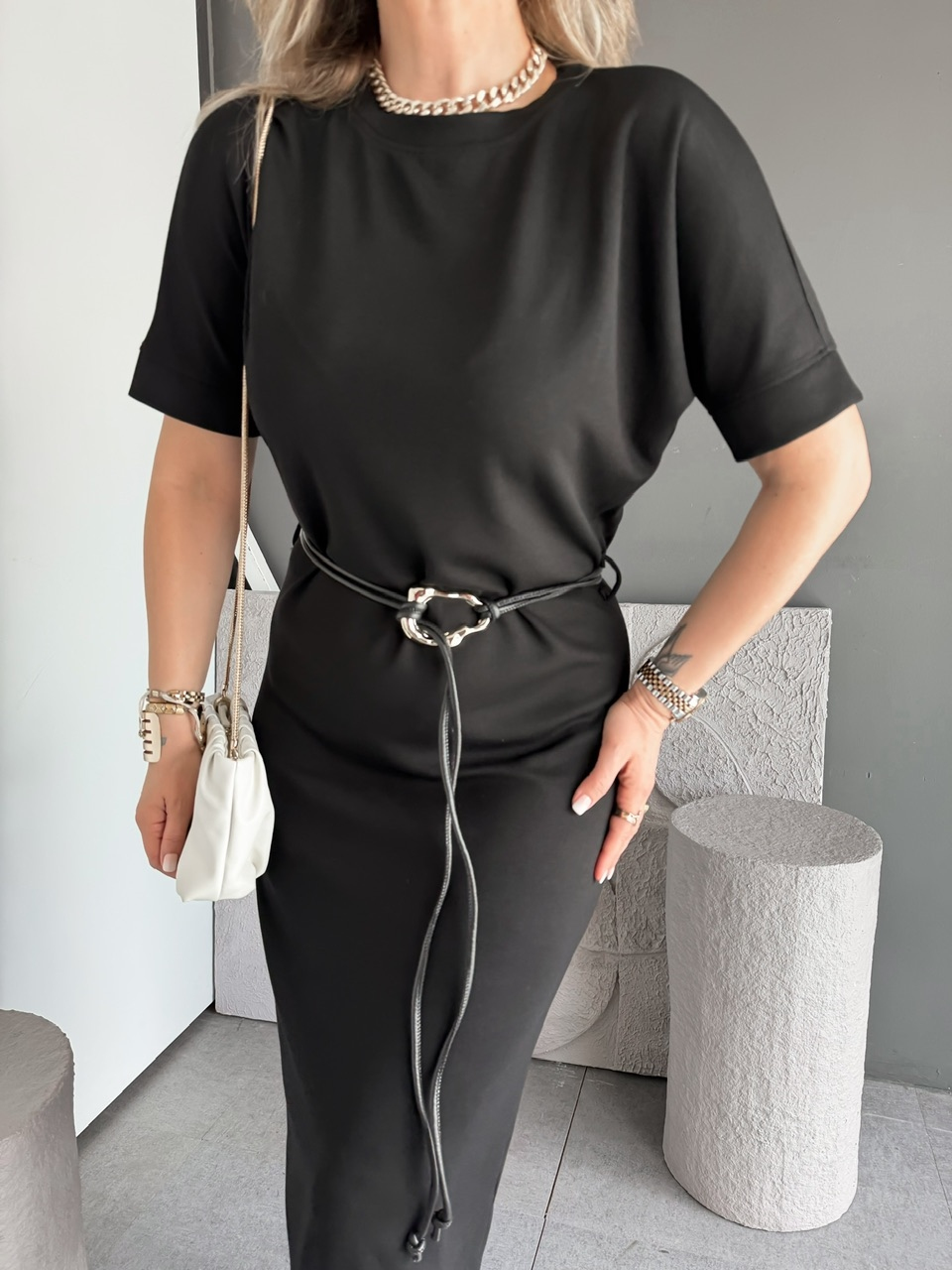 Siyah Kemer Aksesuarlı Modal Elbise