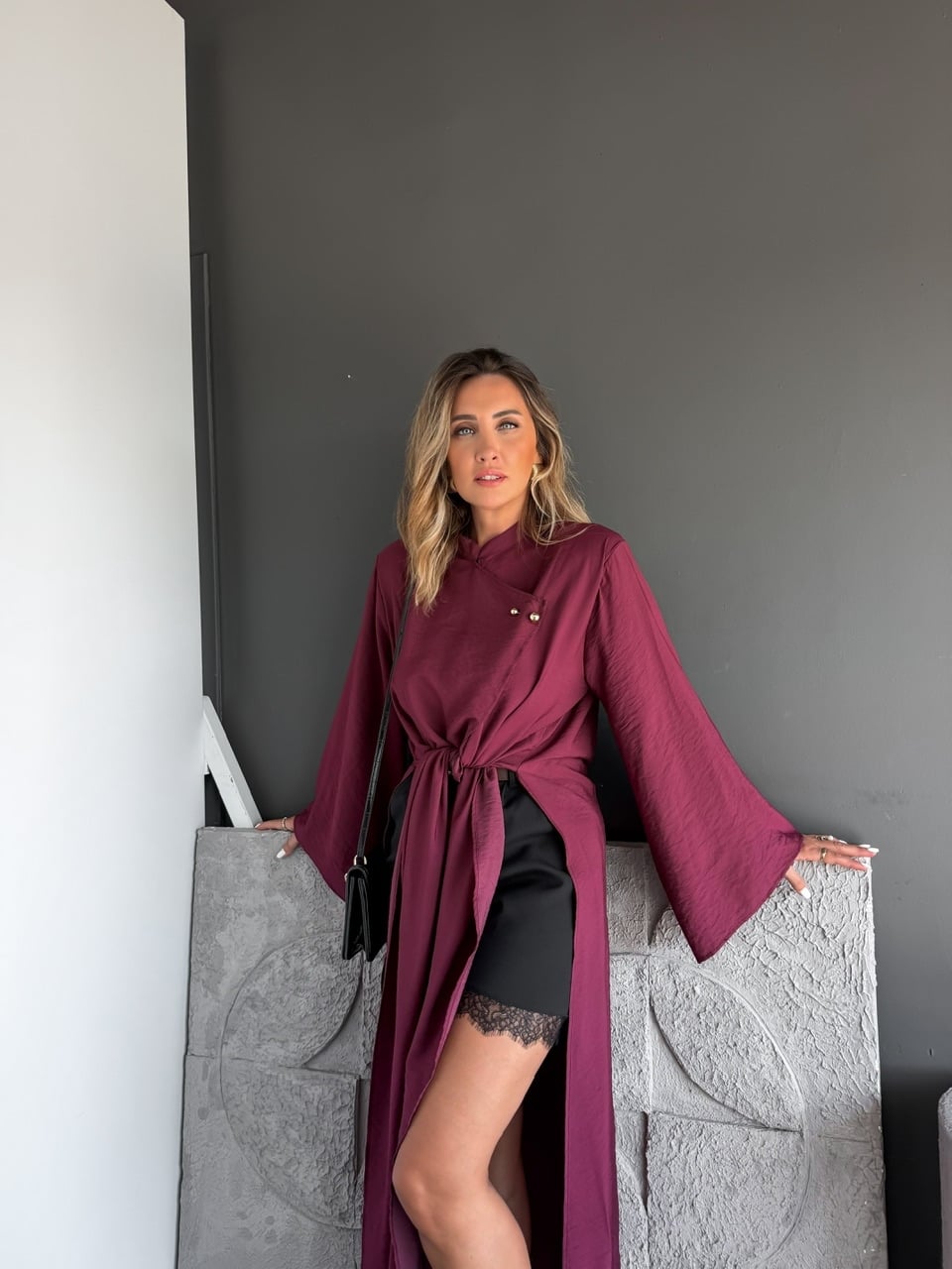 Siyah Kemerli Dantelli Şort