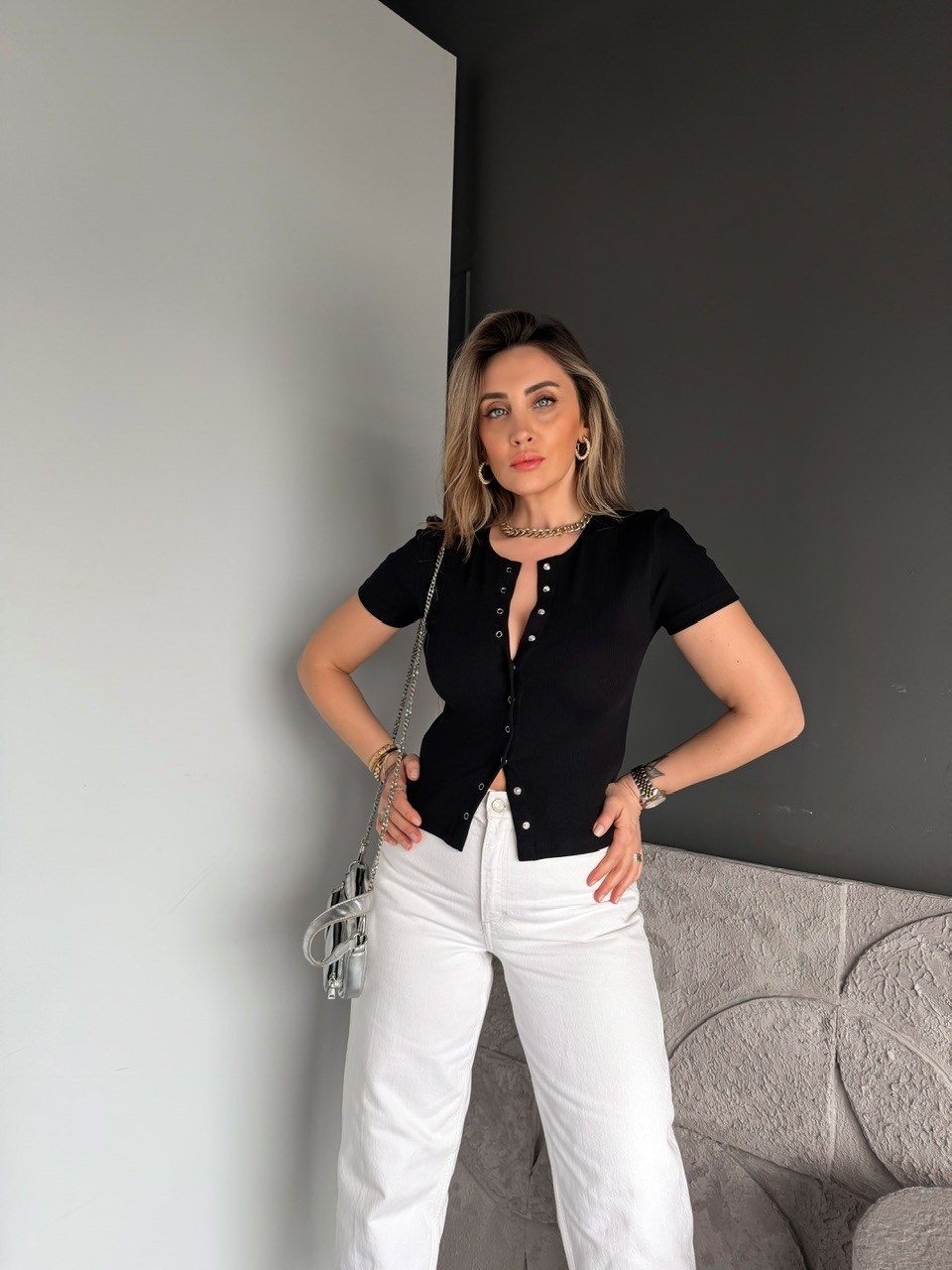 Siyah Kısa Kollu Boydan Cıtcıtlı Tshirt