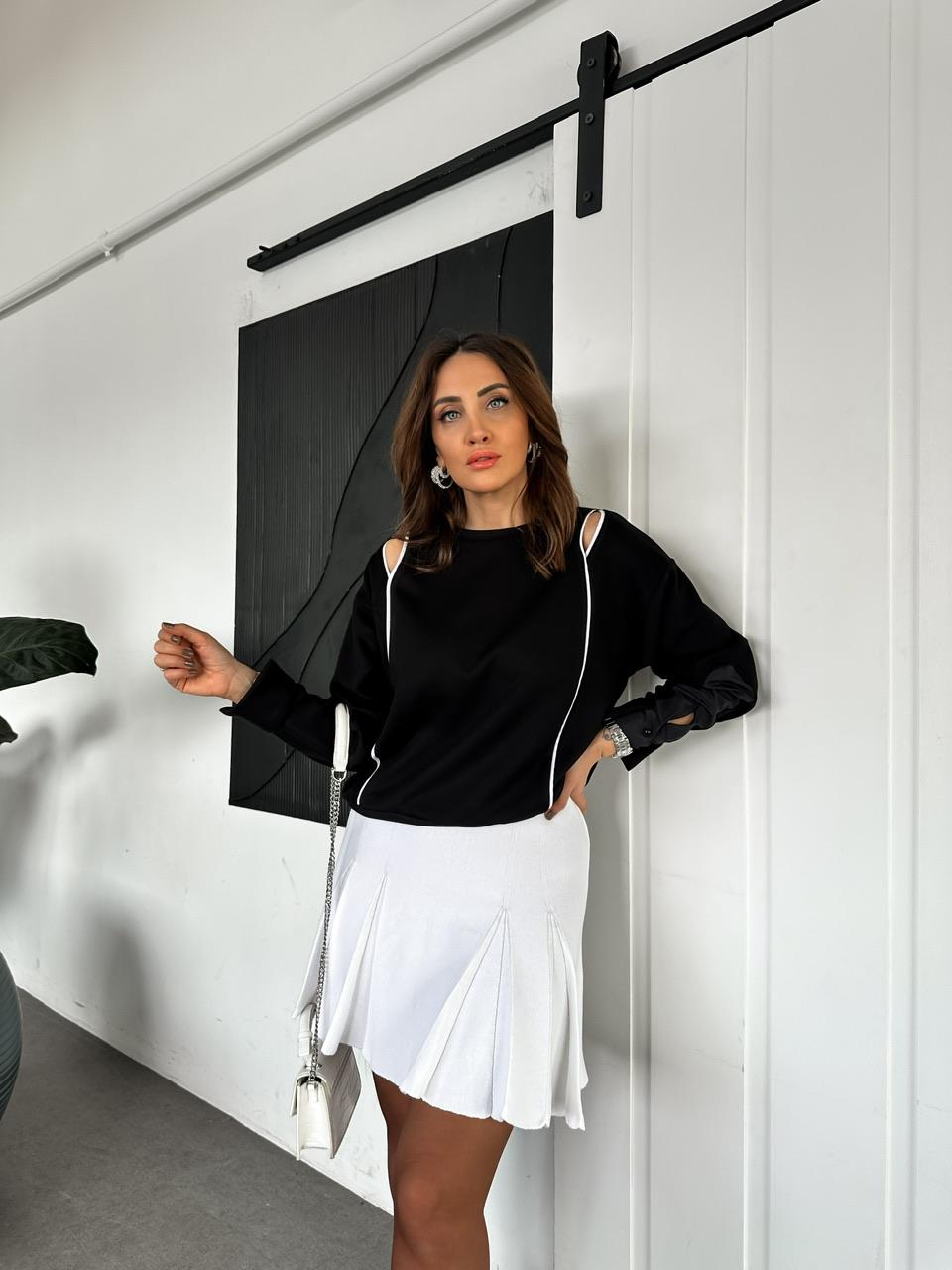 Siyah Kol Detaylı Tasarım Sweatshirt