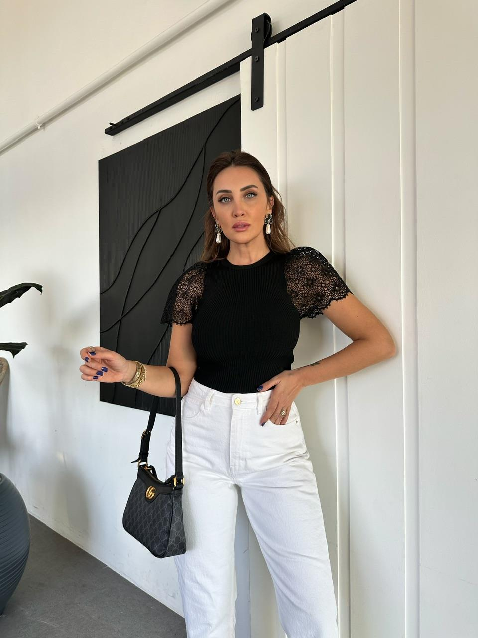 Siyah Kolları Dantel Orijinal Bluz