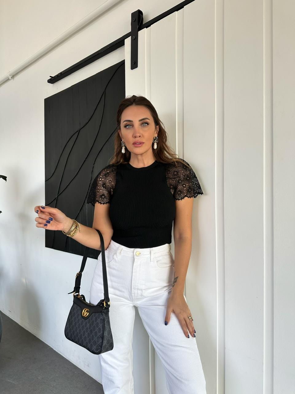 Siyah Kolları Dantel Orijinal Bluz