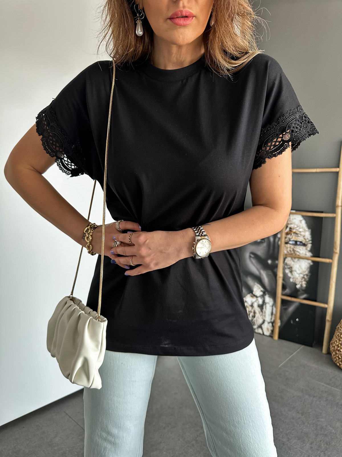 Siyah Kolları Dantelli Tshirt