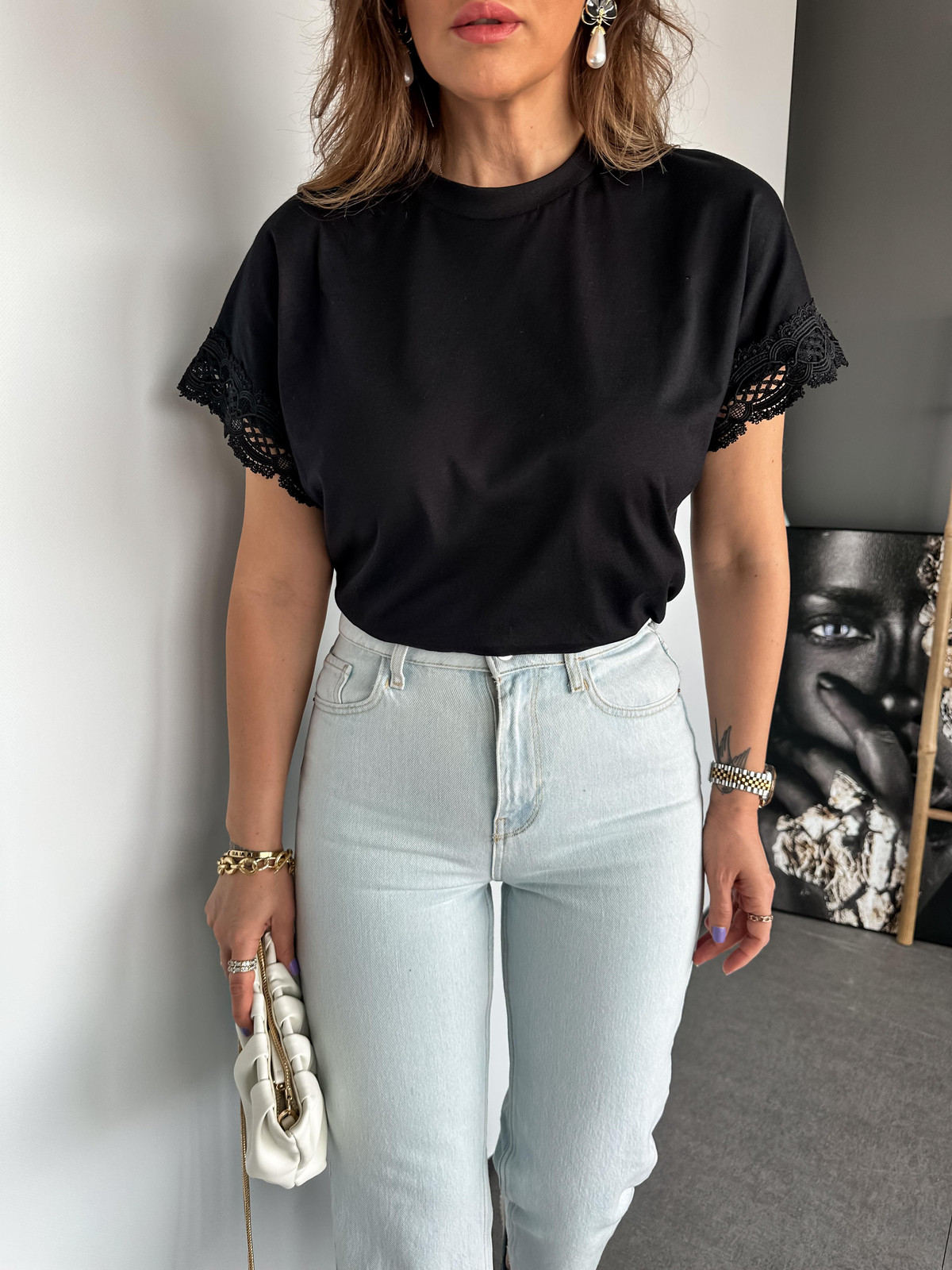 Siyah Kolları Dantelli Tshirt