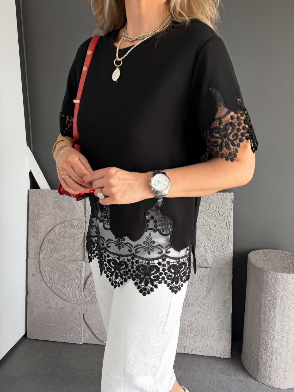 Siyah Kolları Eteği Dantelli Zr Tshirt