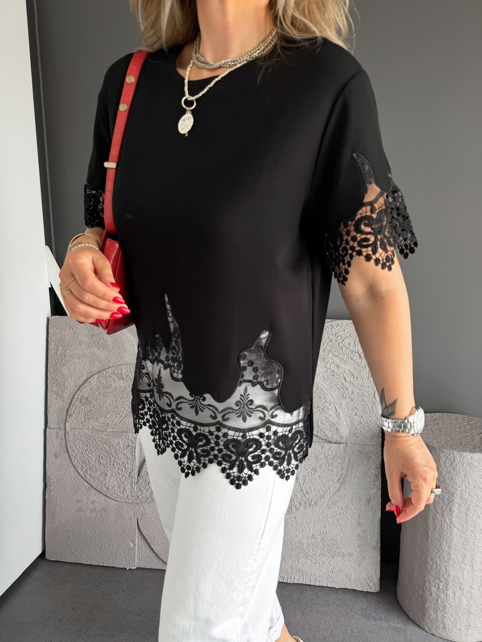 Siyah Kolları Eteği Dantelli Zr Tshirt
