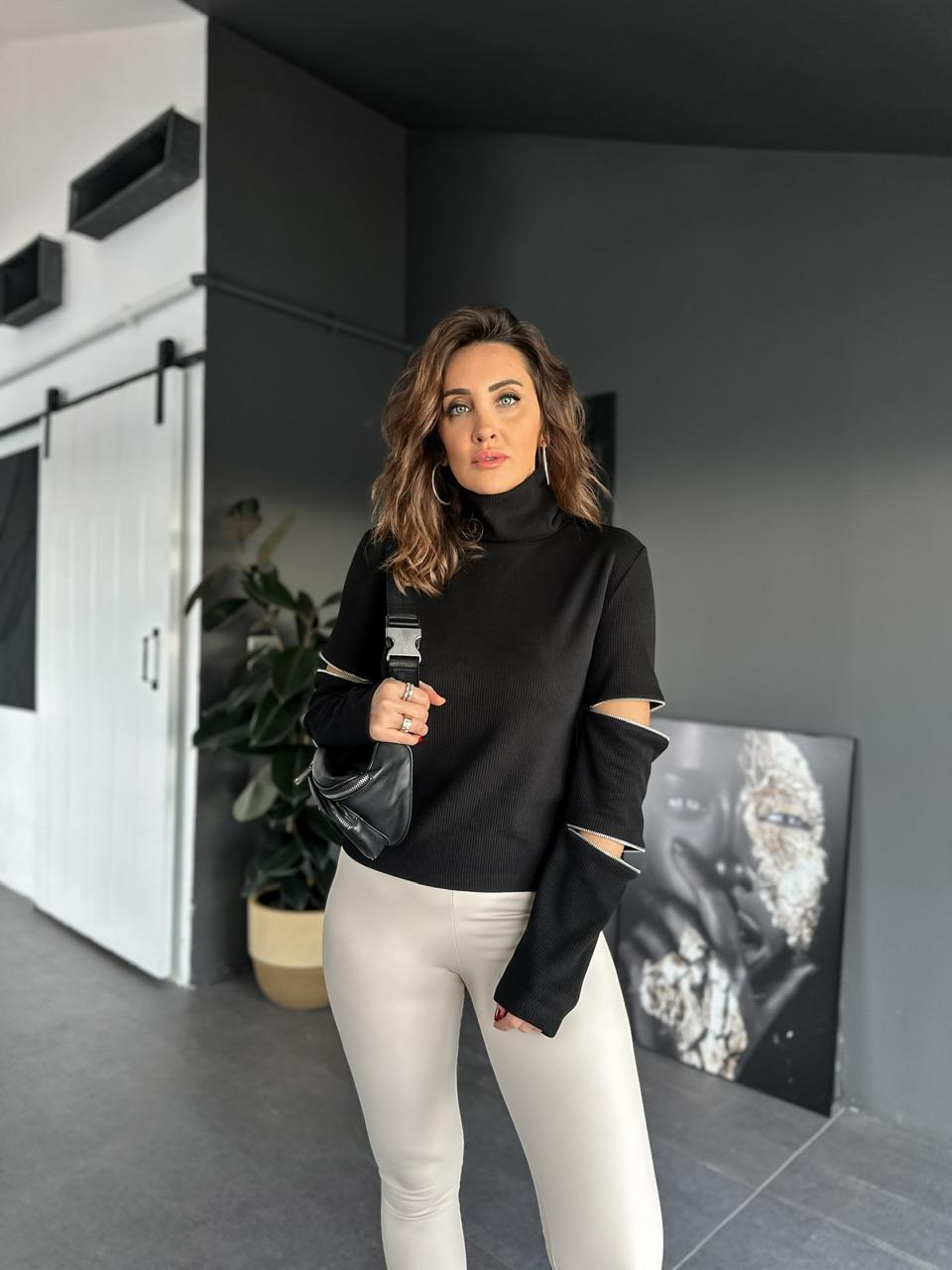 Siyah Kolları Fermuarlı Kaşkorse Sweatshirt