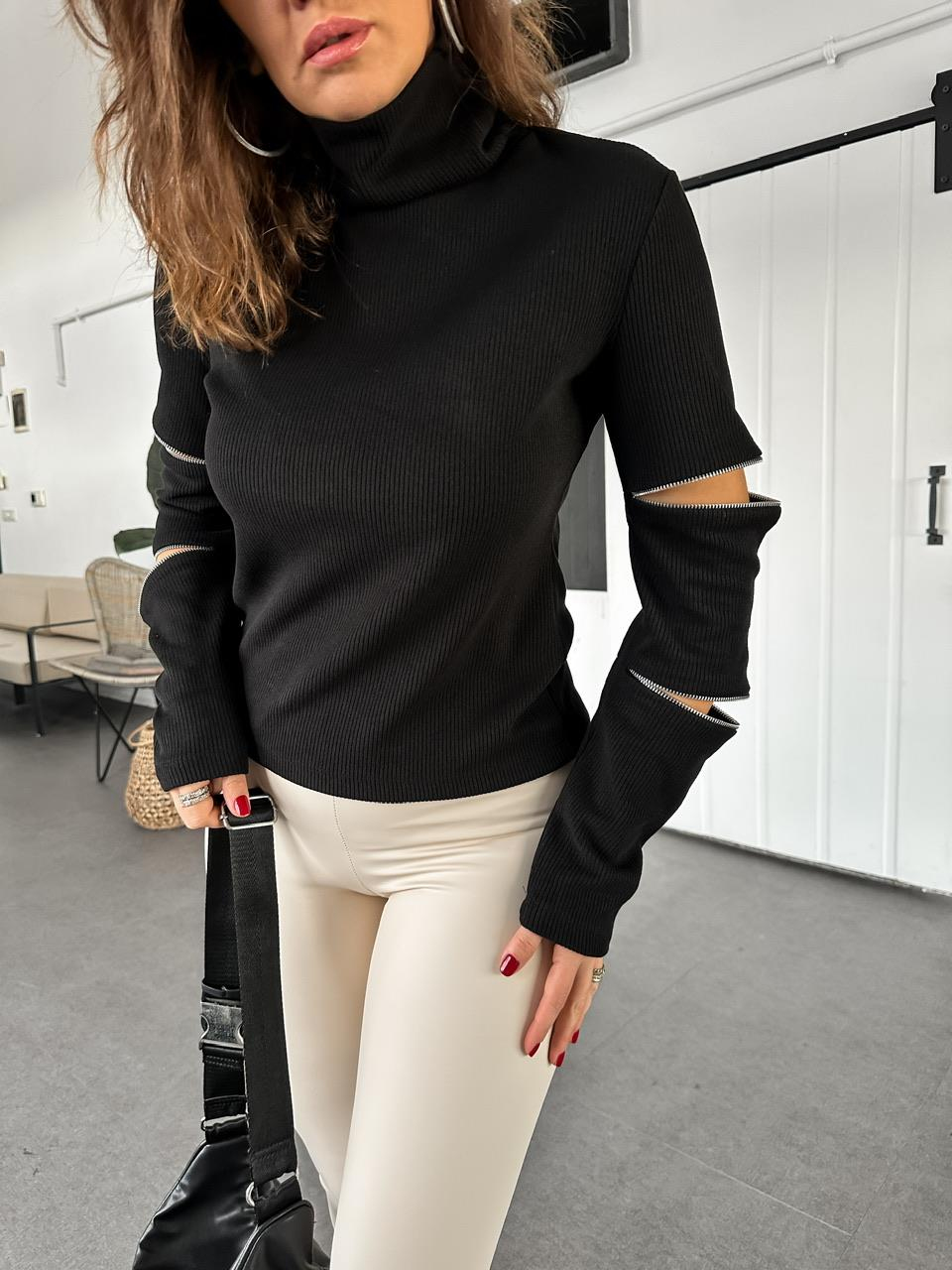 Siyah Kolları Fermuarlı Kaşkorse Sweatshirt