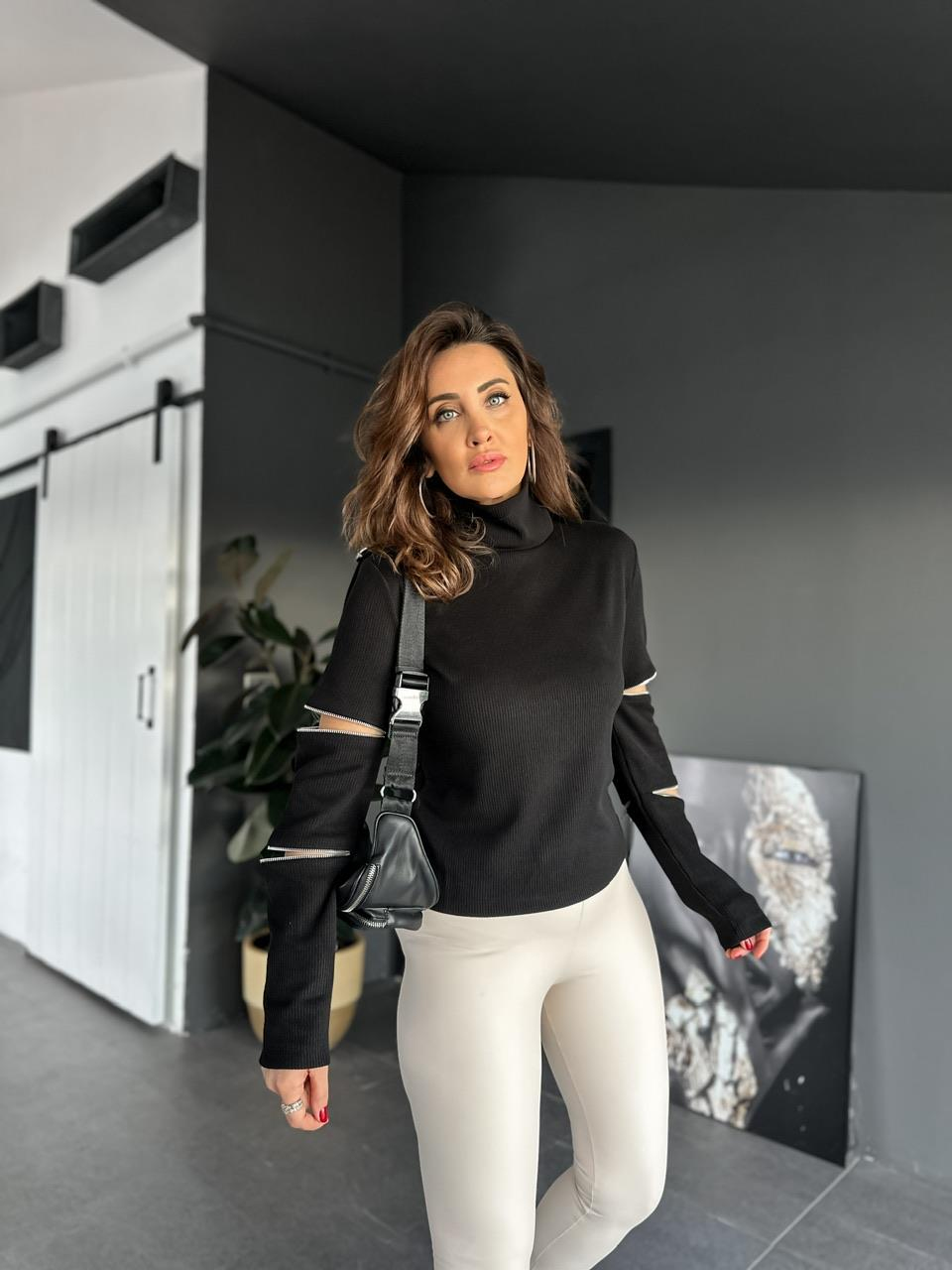 Siyah Kolları Fermuarlı Kaşkorse Sweatshirt