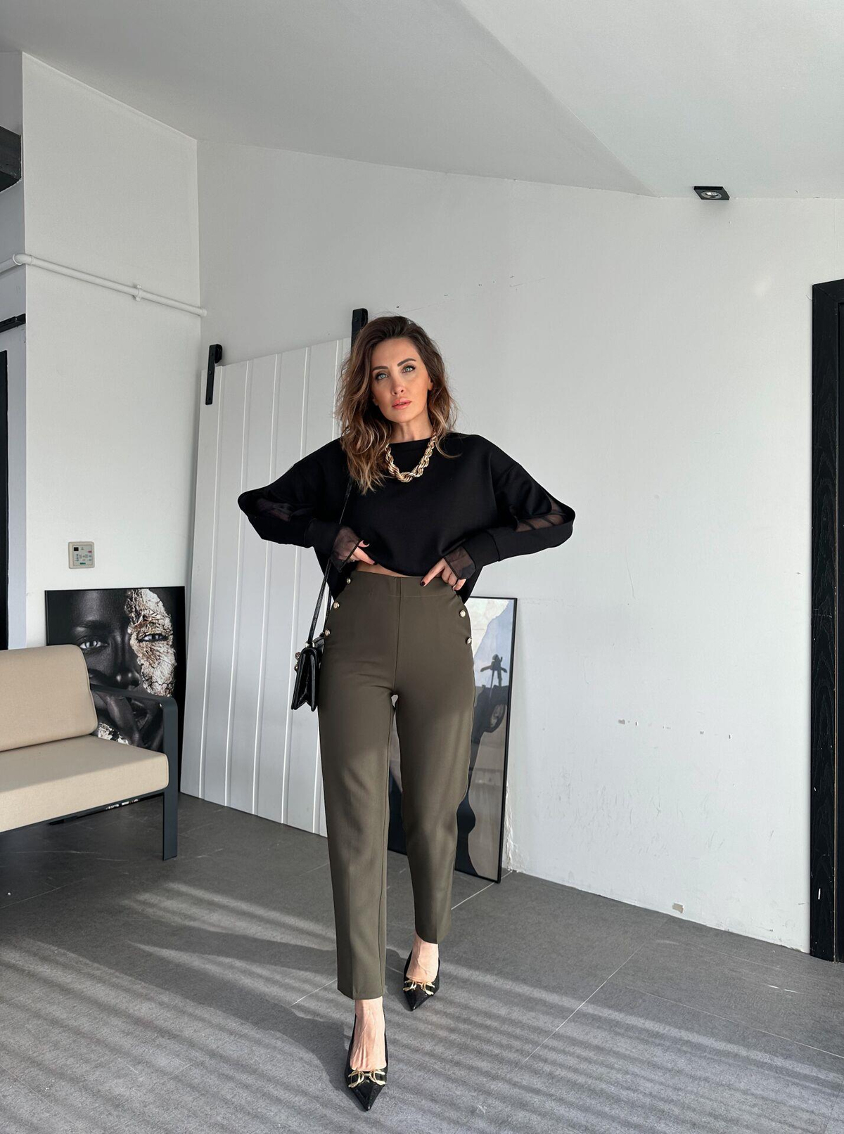 Siyah Kolları Tül Detaylı Sweatshirt