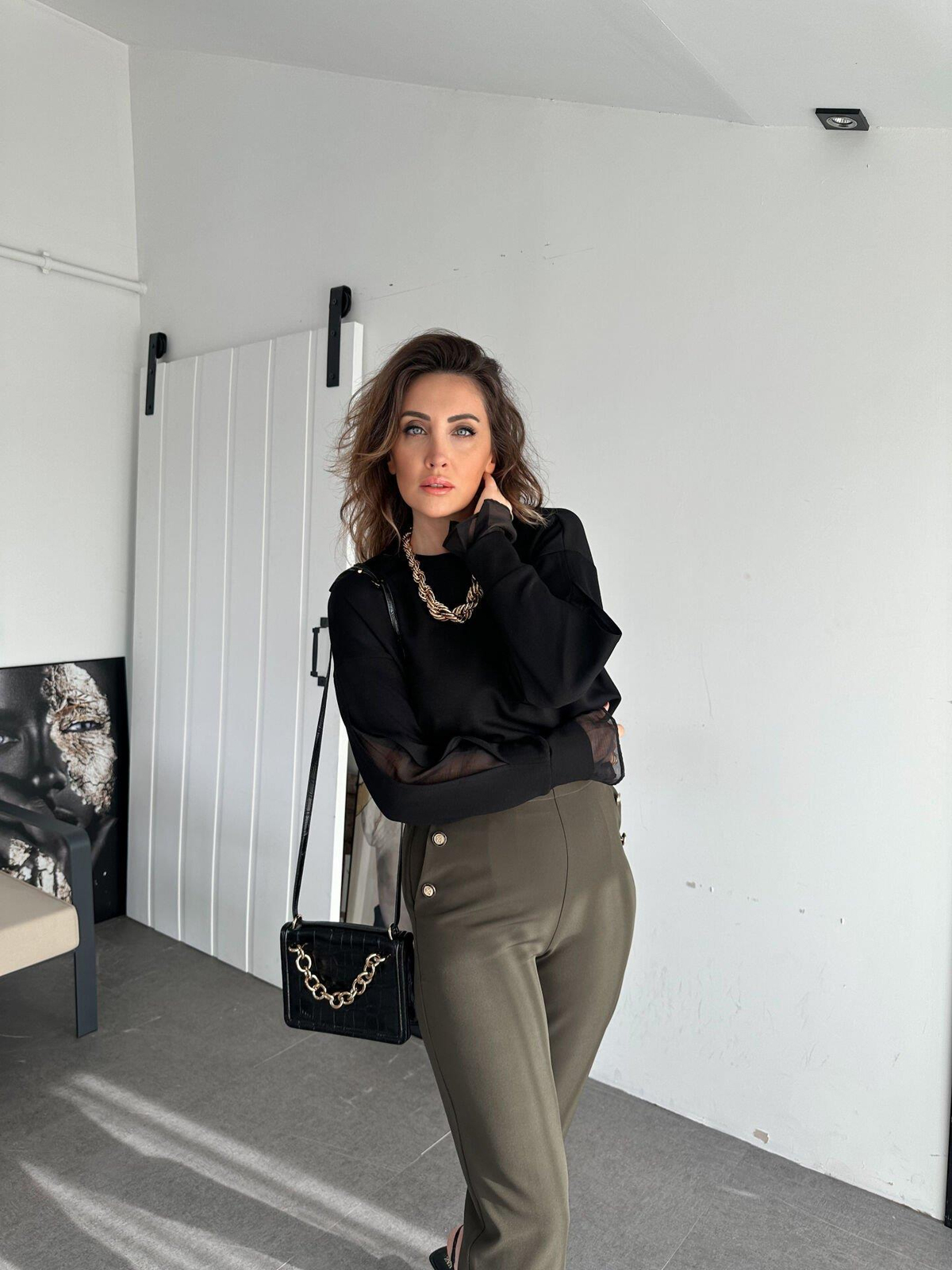Siyah Kolları Tül Detaylı Sweatshirt