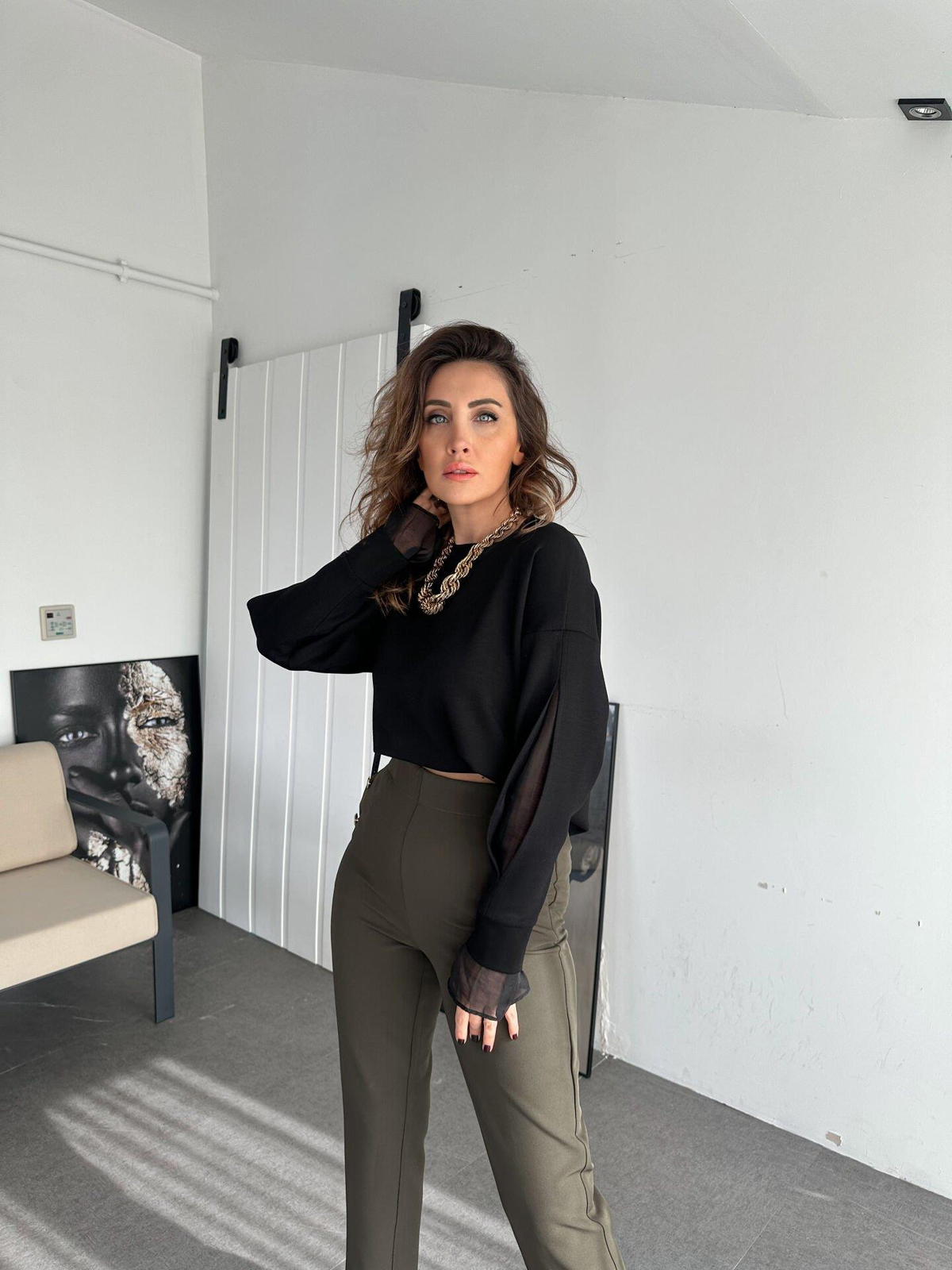 Siyah Kolları Tül Detaylı Sweatshirt
