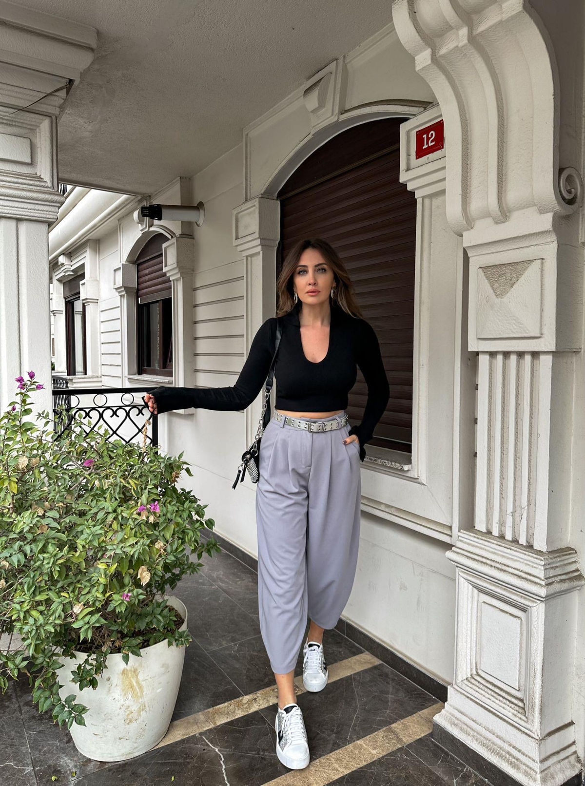 Siyah Kolları Yırtmaçlı Kazak