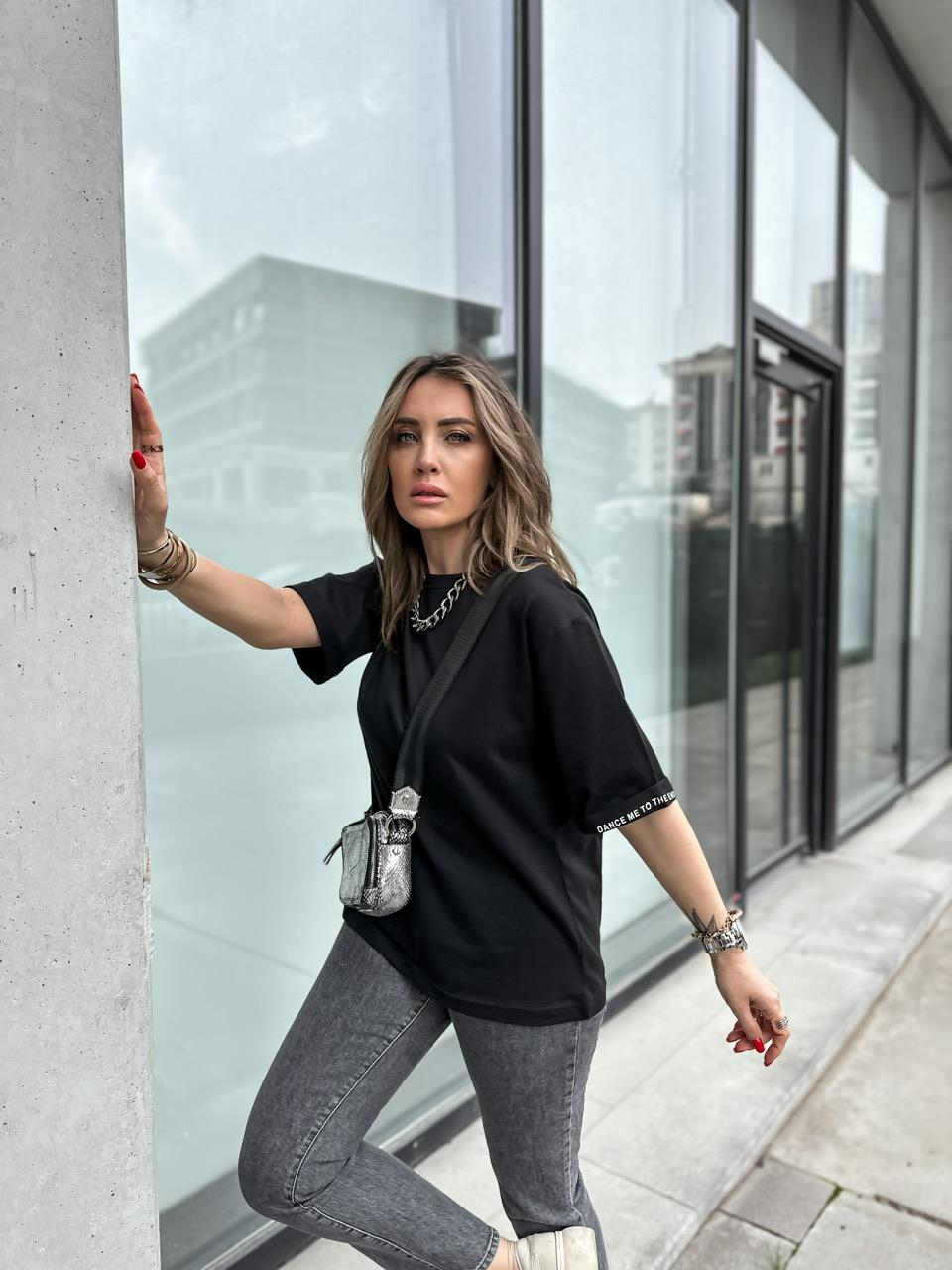Siyah Kolu Yazılı Cotton Tshirt