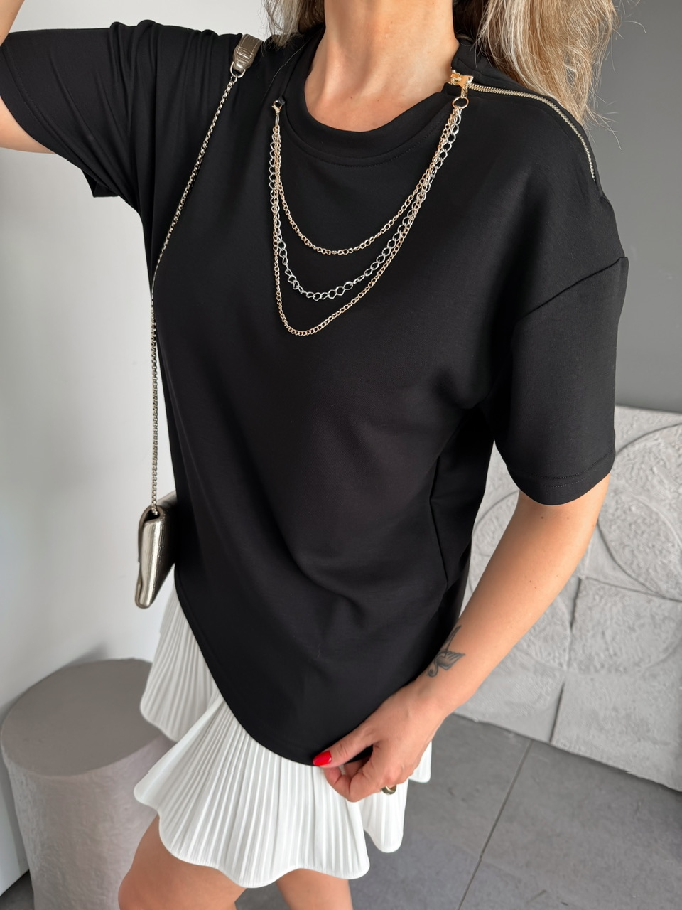 Siyah Kolyeli Fermuarlı Marka Model Tshirt