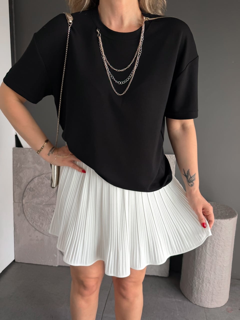 Siyah Kolyeli Fermuarlı Marka Model Tshirt