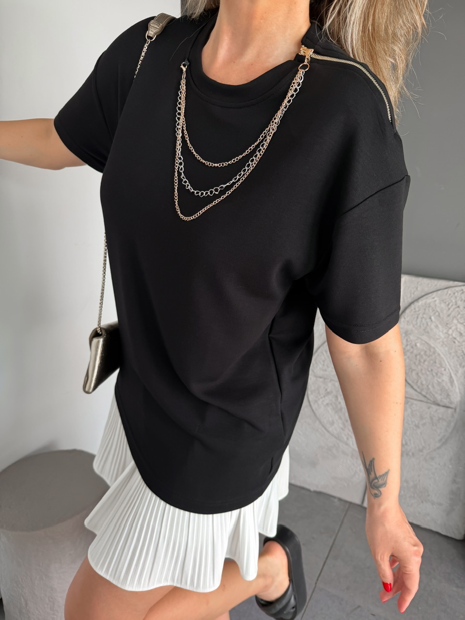 Siyah Kolyeli Fermuarlı Marka Model Tshirt