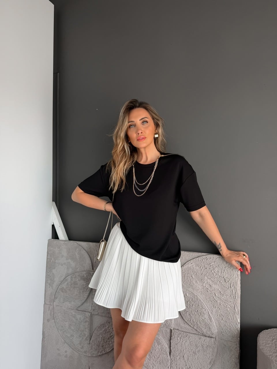 Siyah Kolyeli Fermuarlı Marka Model Tshirt