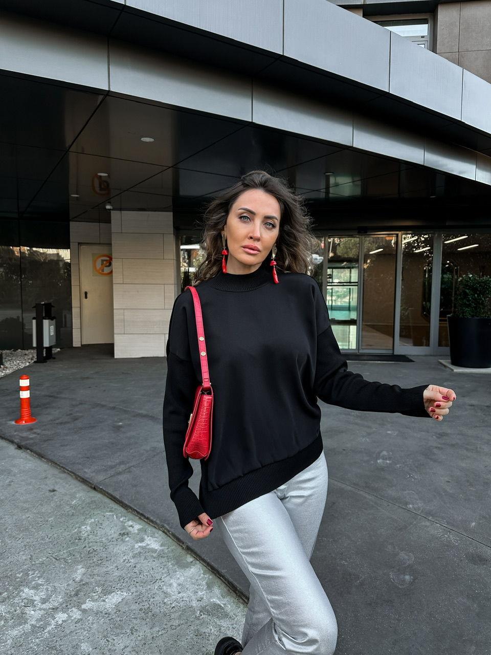 Siyah Krep Detaylı Triko