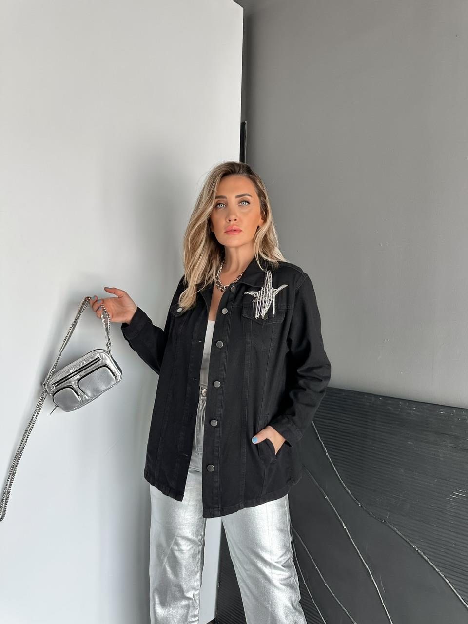 Siyah Kuş Aksesuarlı Marka Model Kot Ceket