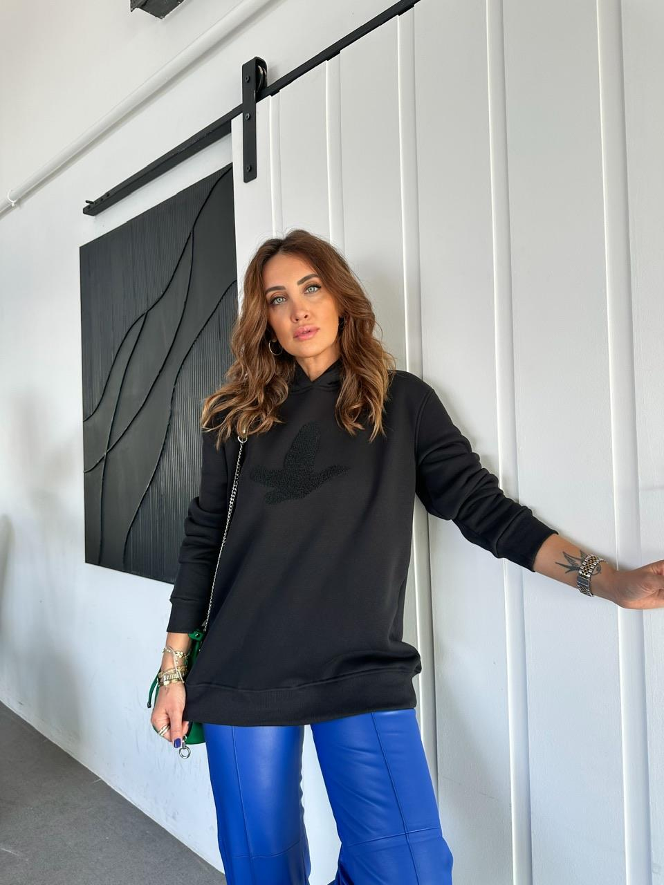 Siyah Kuş Figürlü Kapşonlu Sweatshirt