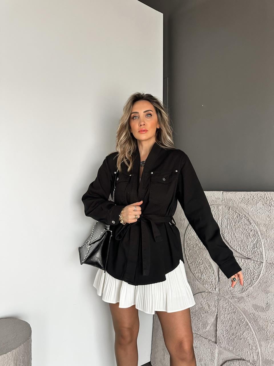 Siyah Kuşaklı Cepli Kot Ceket