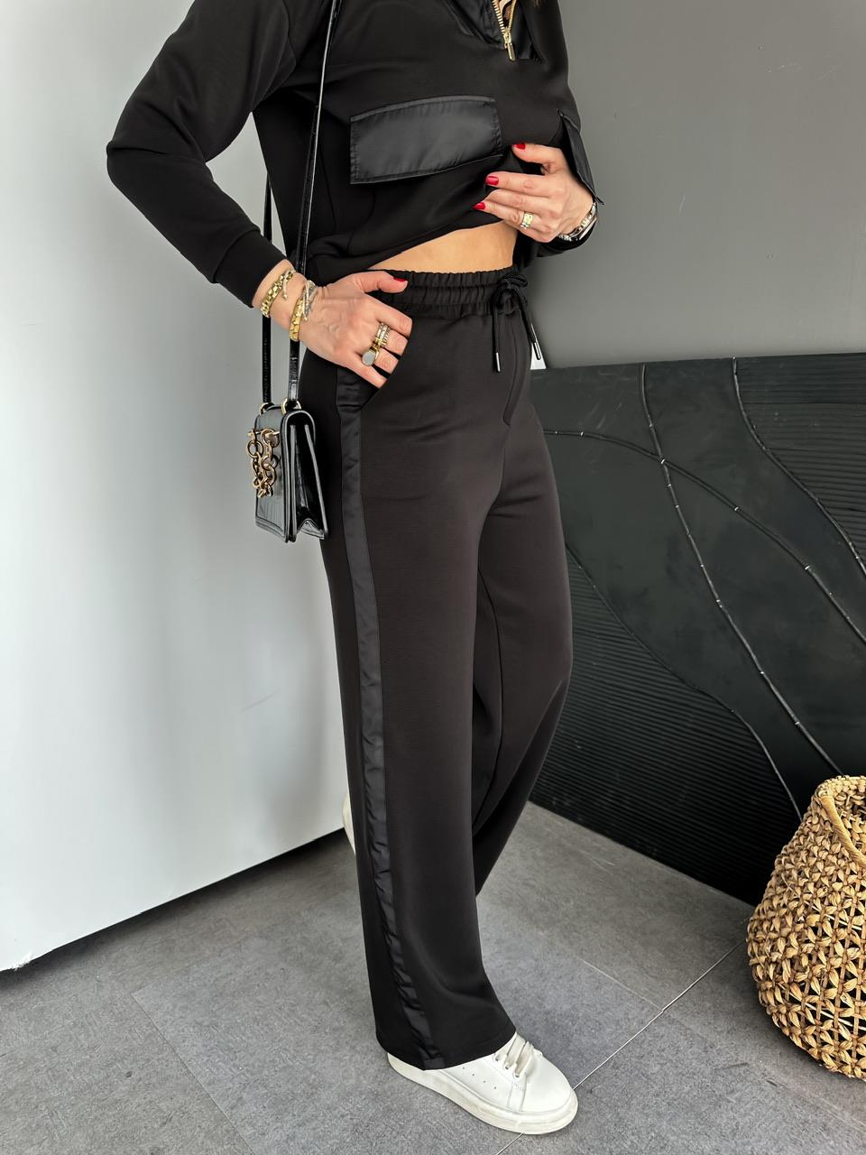 Siyah Leopar Detaylı Yakası Fermuarlı Takım