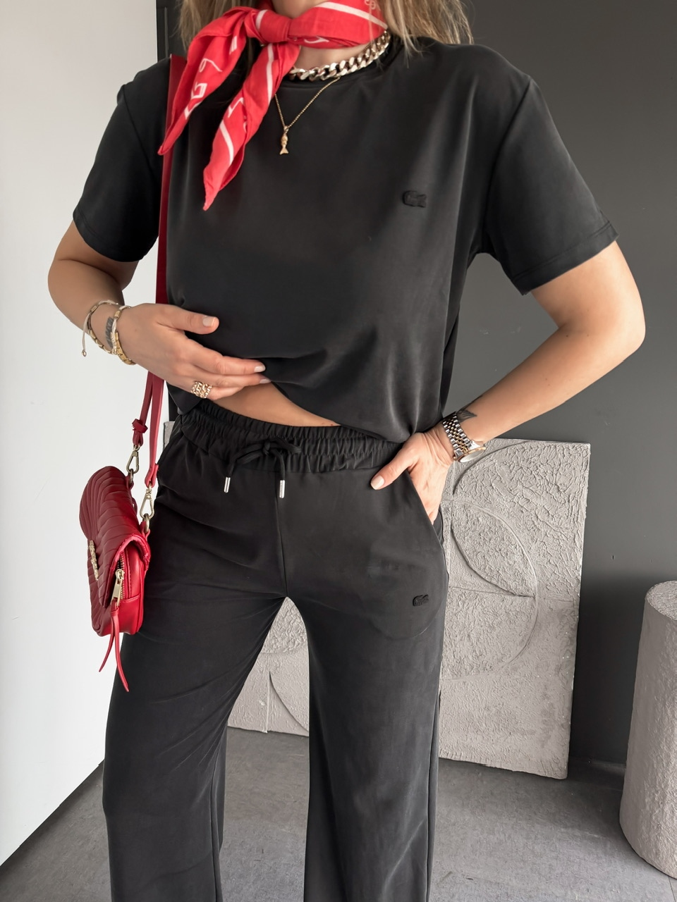 Siyah Logolu Pike Takım
