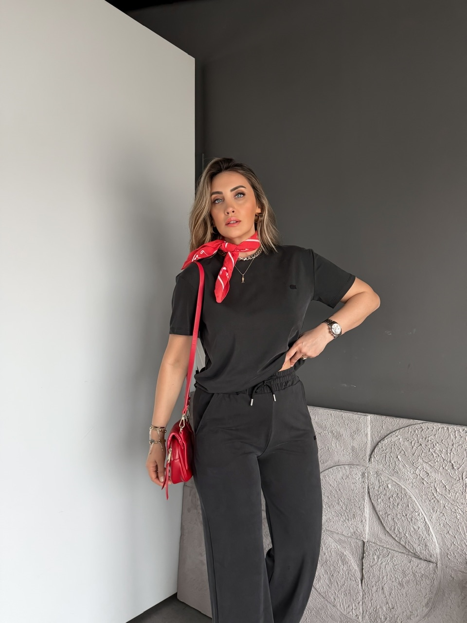 Siyah Logolu Pike Takım