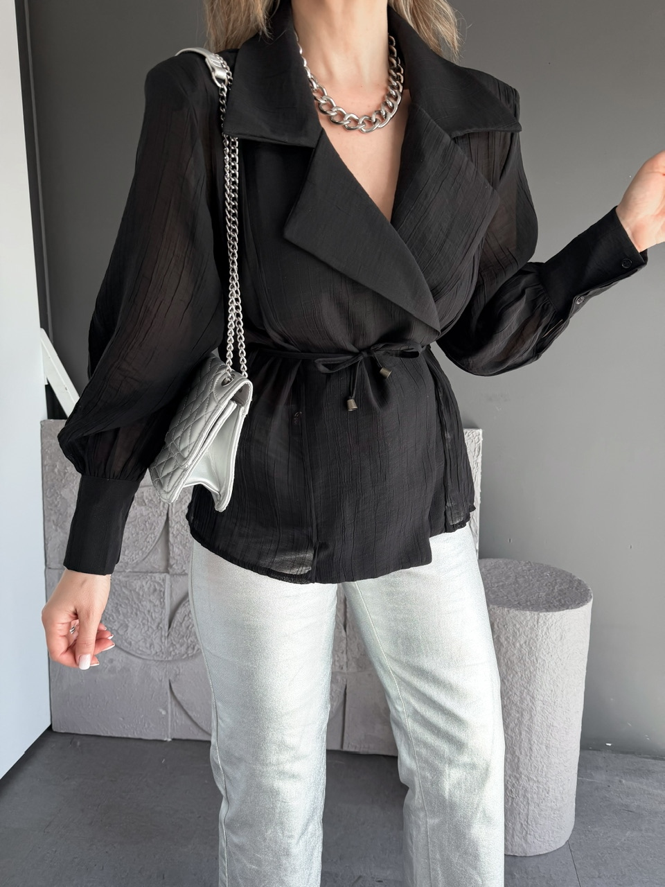 Siyah Manşet Kollu Tül Ceket
