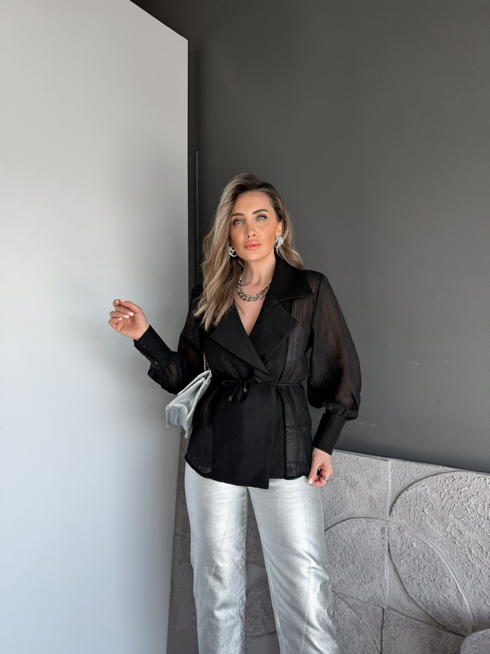 Siyah Manşet Kollu Tül Ceket