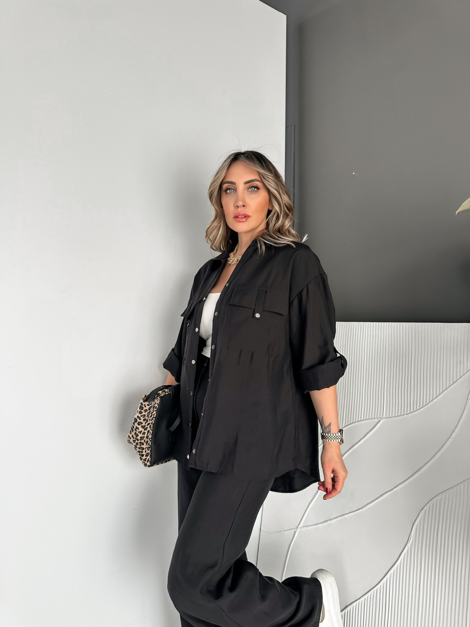Siyah Manşetli Çıtçıt Cepli Takım